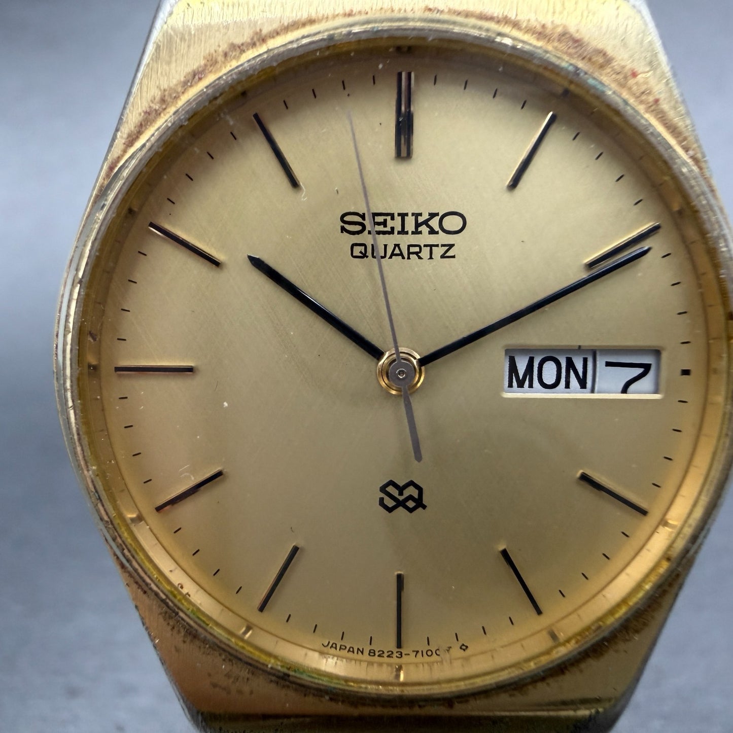 Seiko SQ Watch Men 31mm Champagne Dial Gold Tone Daydate 8223-7099 New Battery51