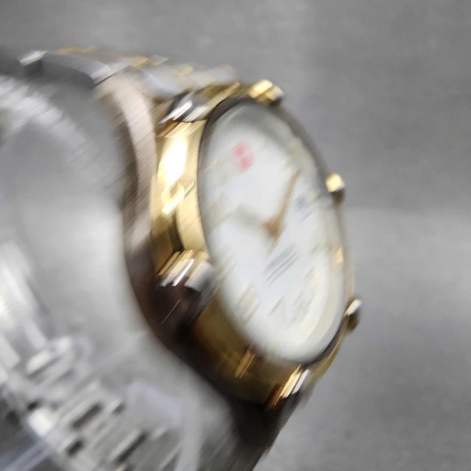 Wenger SAK Design Watch Women 28mm White Dial Two Tone Date Round New BatteryAB12