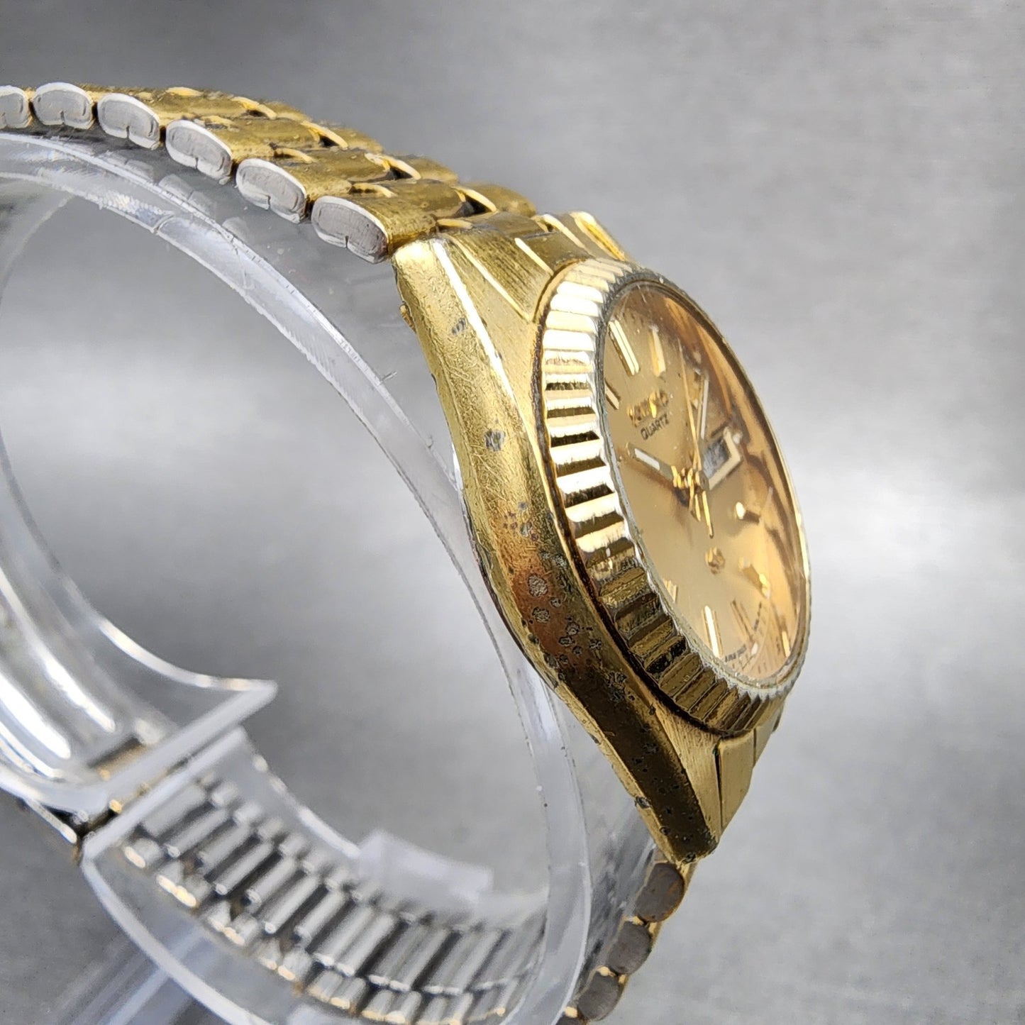 Seiko SQ Watch Women 24mm Champagne Dial Gold Tone Daydate 2a230030 New Battery3