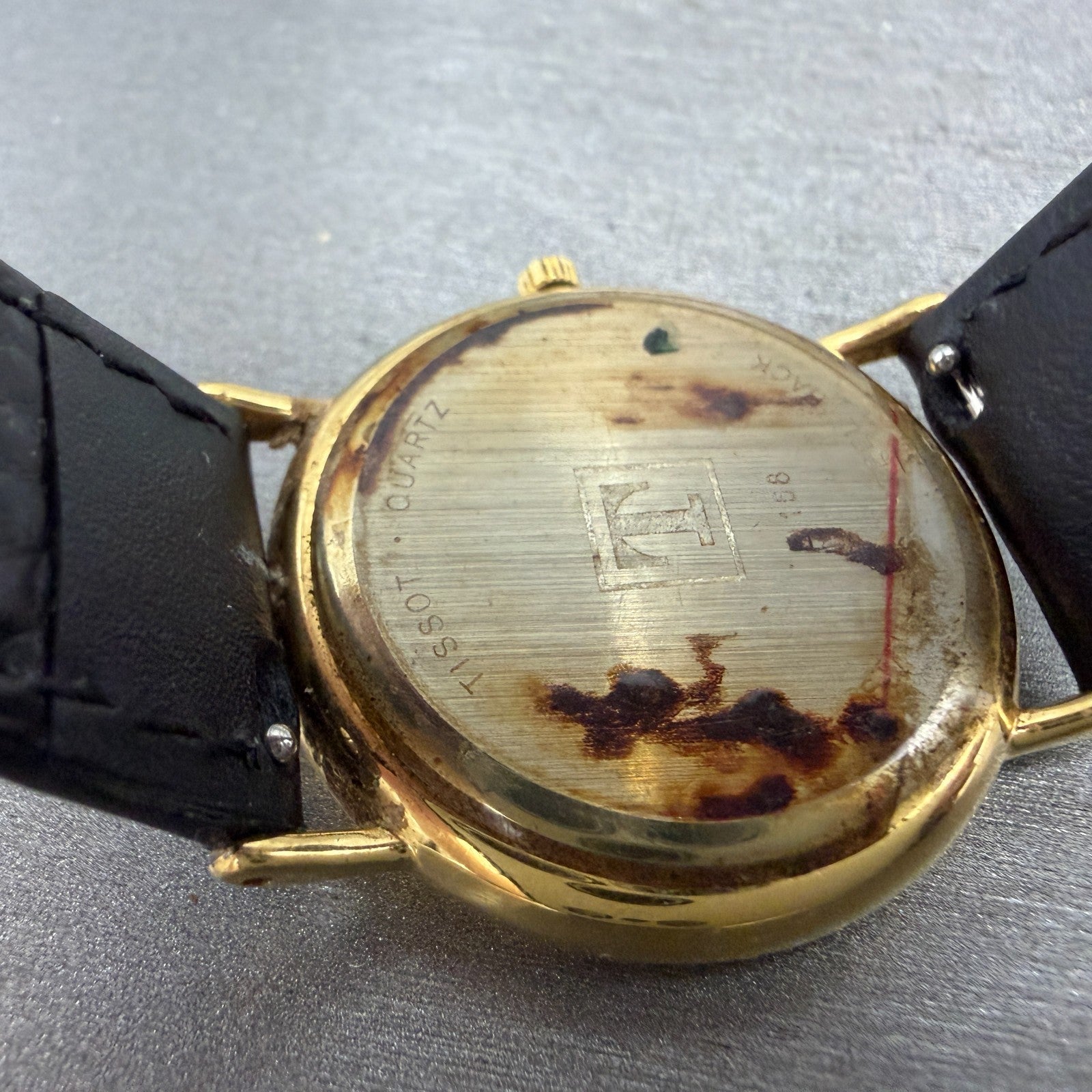 Tissot Watch Unisex 31mm Gold Dial Gold Tone Round E168 Chaine D'Or New battery10