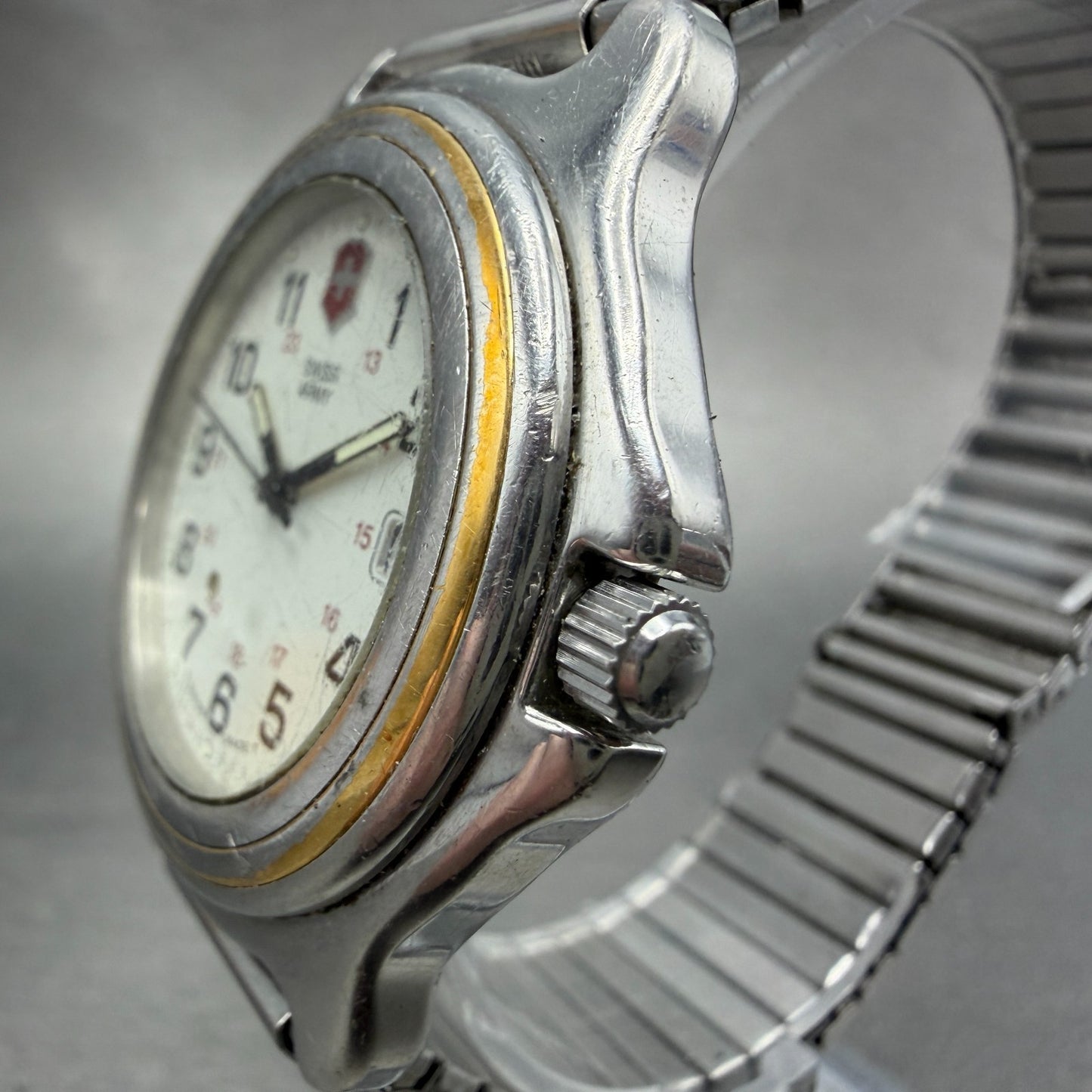 Swiss Army Victorinox Watch Men 39mm White Dial Two Tone Date Round PARTS VTG3