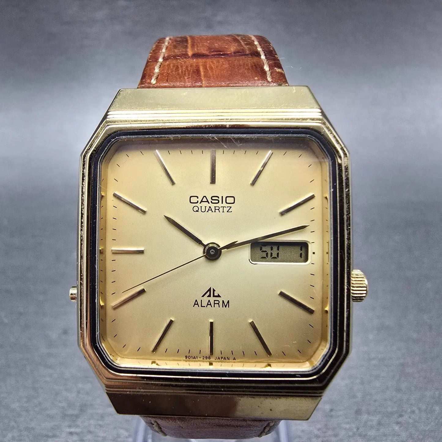 Casio Alarm Watch Men 30mm Gold Dial Gold Tone Octagon MQA-100G New Battery0