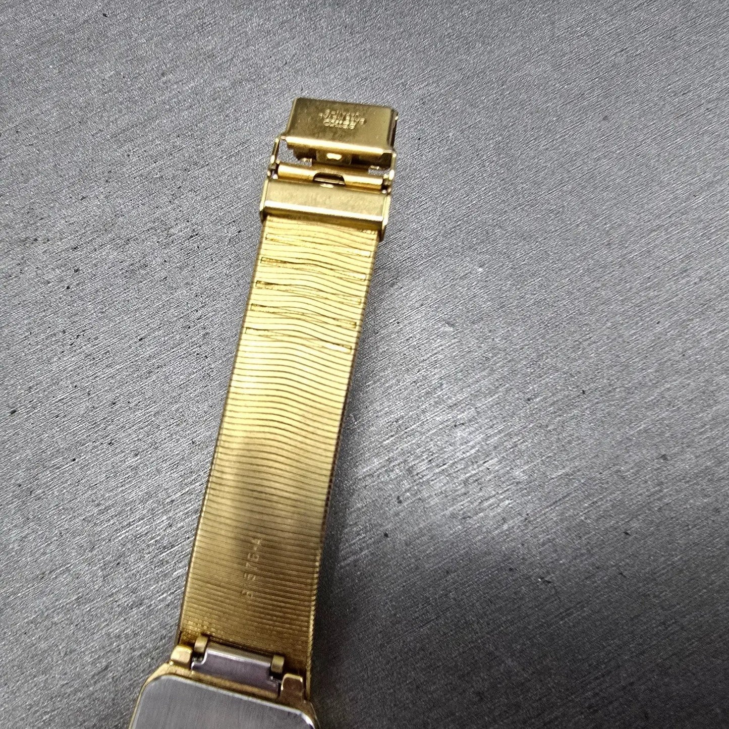 Seiko Tank Watch Men 25mm Champagne Dial Gold Tone Rectangle 5Y30-5B49 PARTS9
