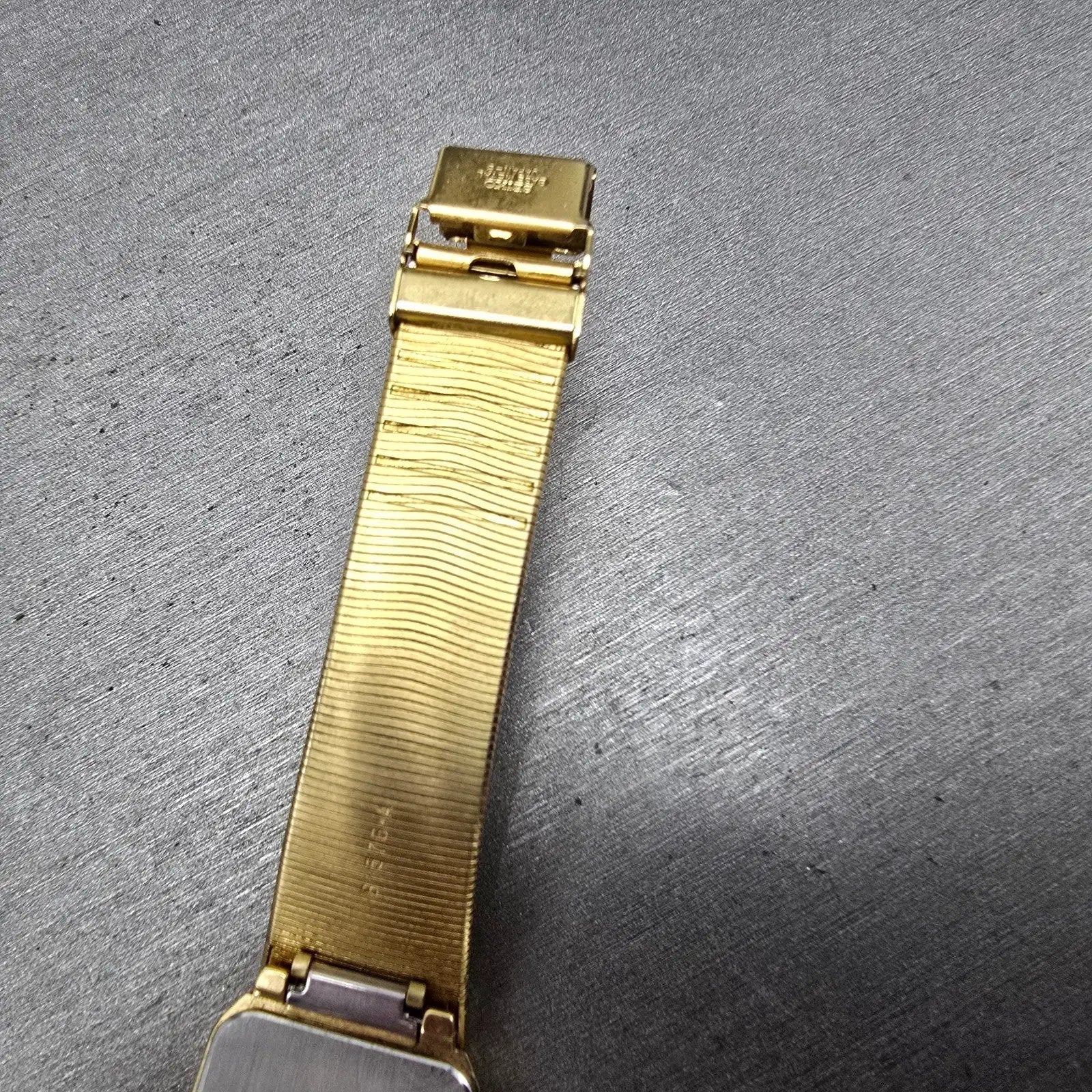 Seiko Tank Watch Men 25mm Champagne Dial Gold Tone Rectangle 5Y30-5B49 PARTS9