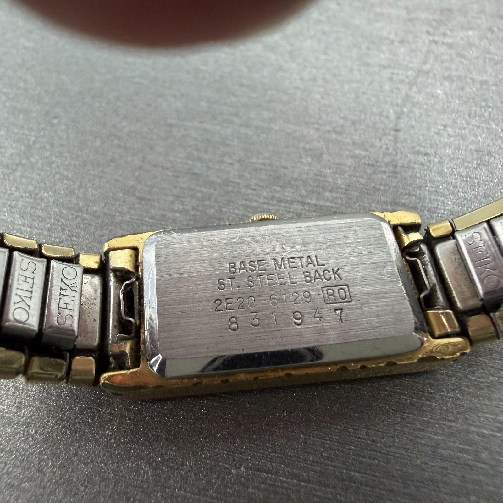 Seiko Tank Watch Women 13mm White Dial Gold Tone Rectangle 2e20-6129 New Batt H510