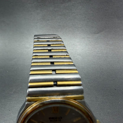Seiko SQ Watch Men 33mm Silver dial Two Tone Round Daydate 8123-6299 New Batt 5T4