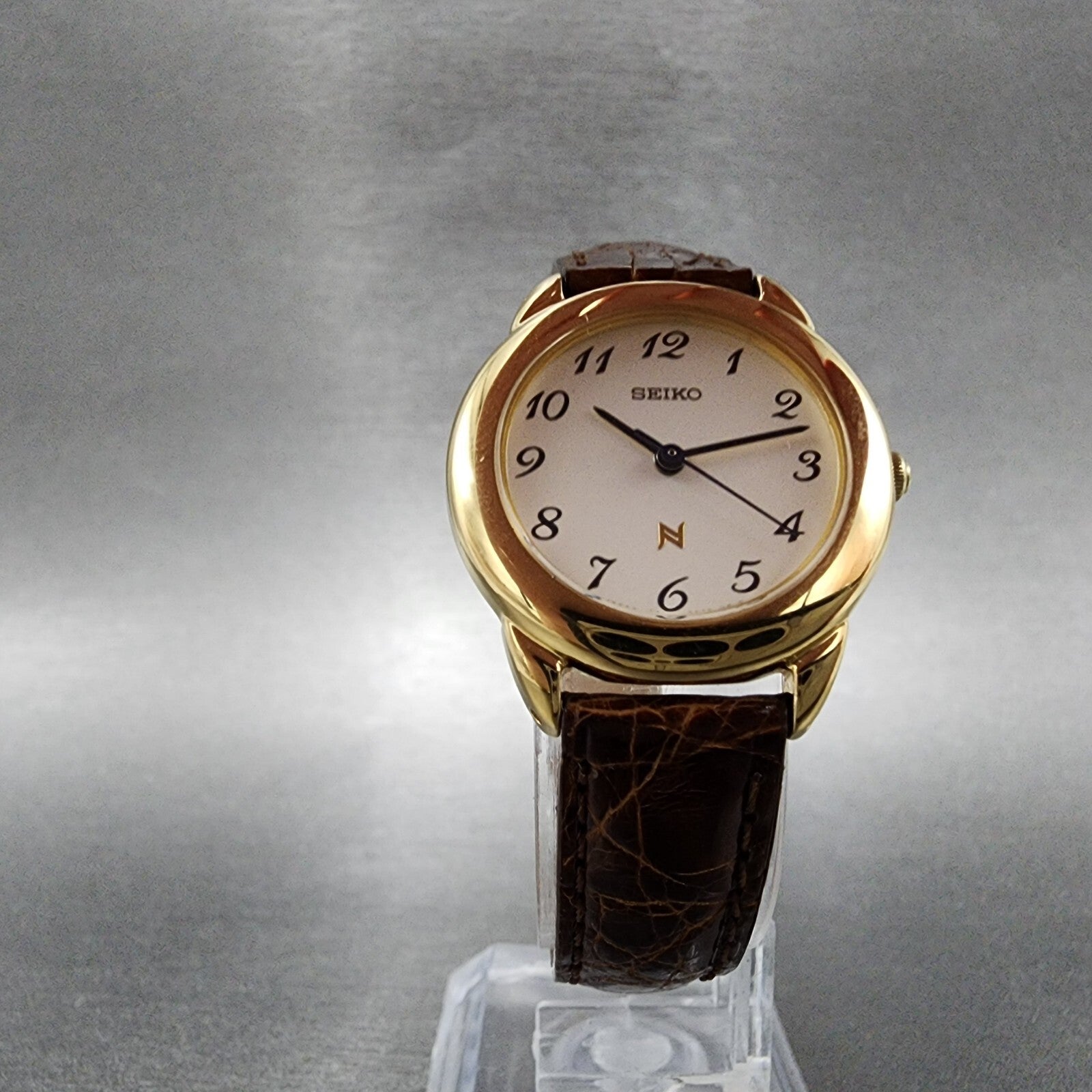 Seiko Neue Watch Women 26mm White Dial Gold Tone Round 1F210BN0 New Battery A125