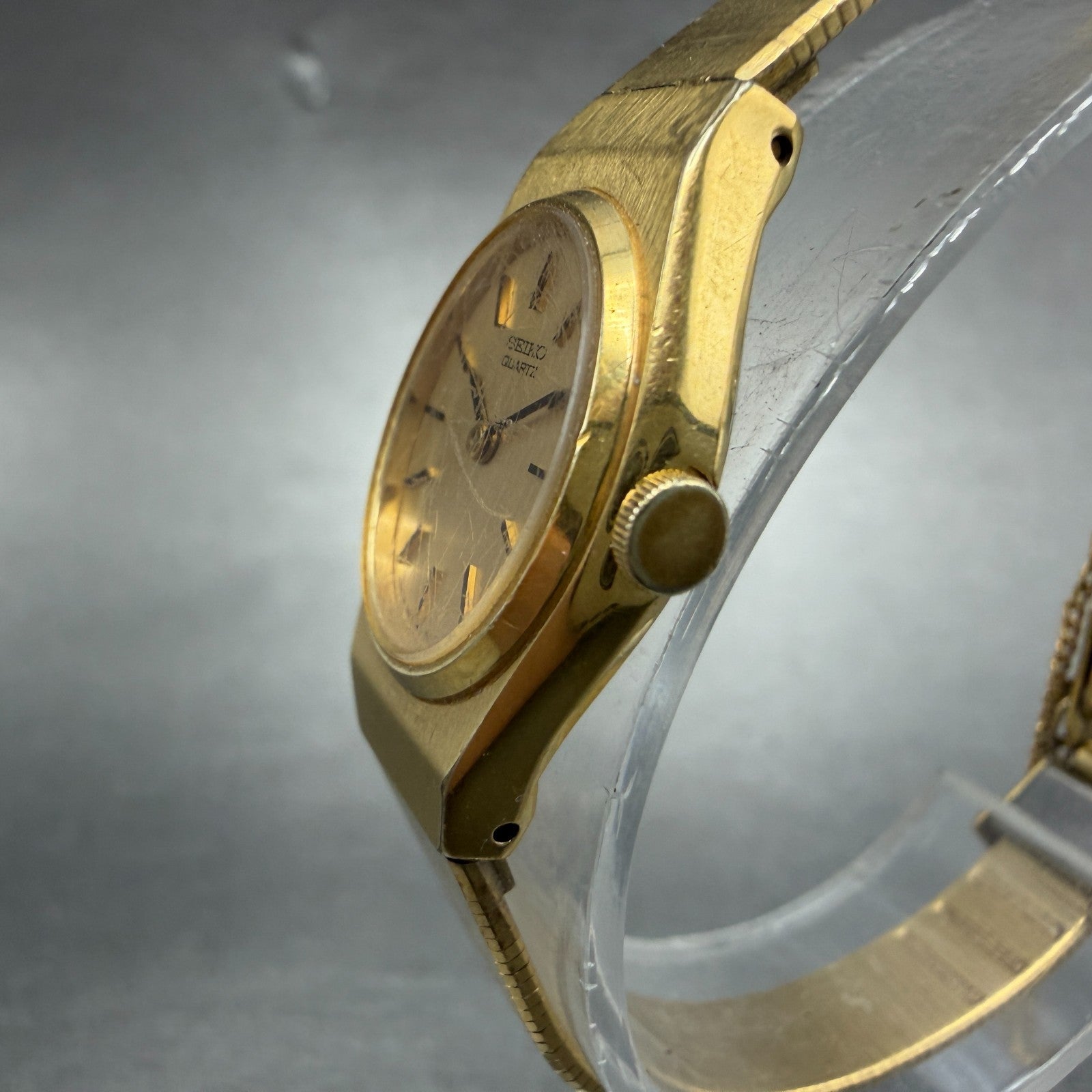 Seiko Watch Women 18mm Gold Dial Gold Tone Oval 1400-8209 New Battery Vintage2