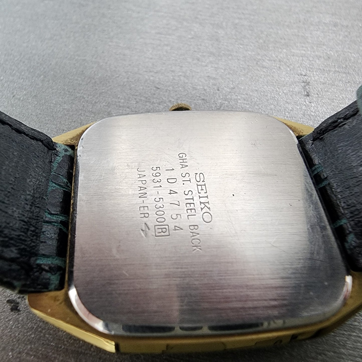 Seiko Dolce Tank Watch Men 30mm Gold Dial Gold Tone Rectangle 59315300 New Batt9