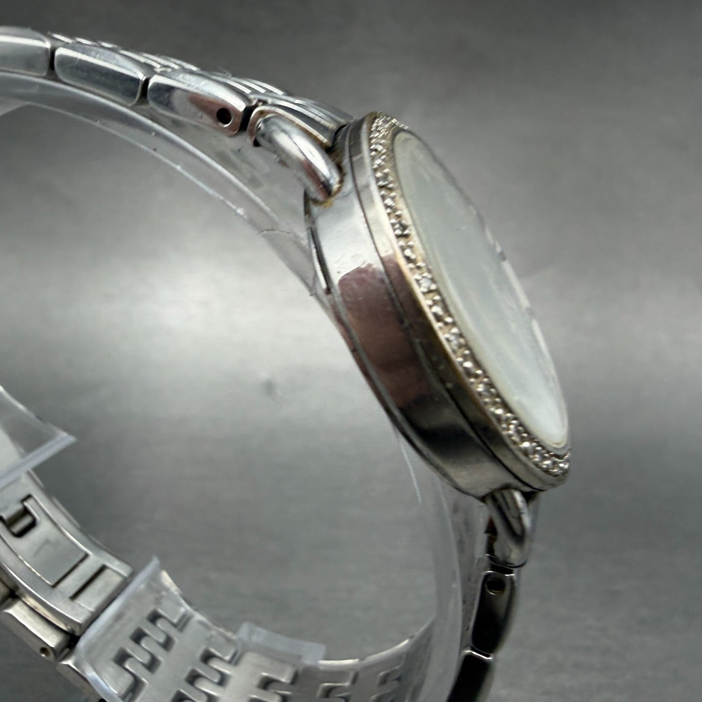 Bulova Watch Women 31mm MOP Dial Silver Tone Round Diamonds 96R146 New Battery3
