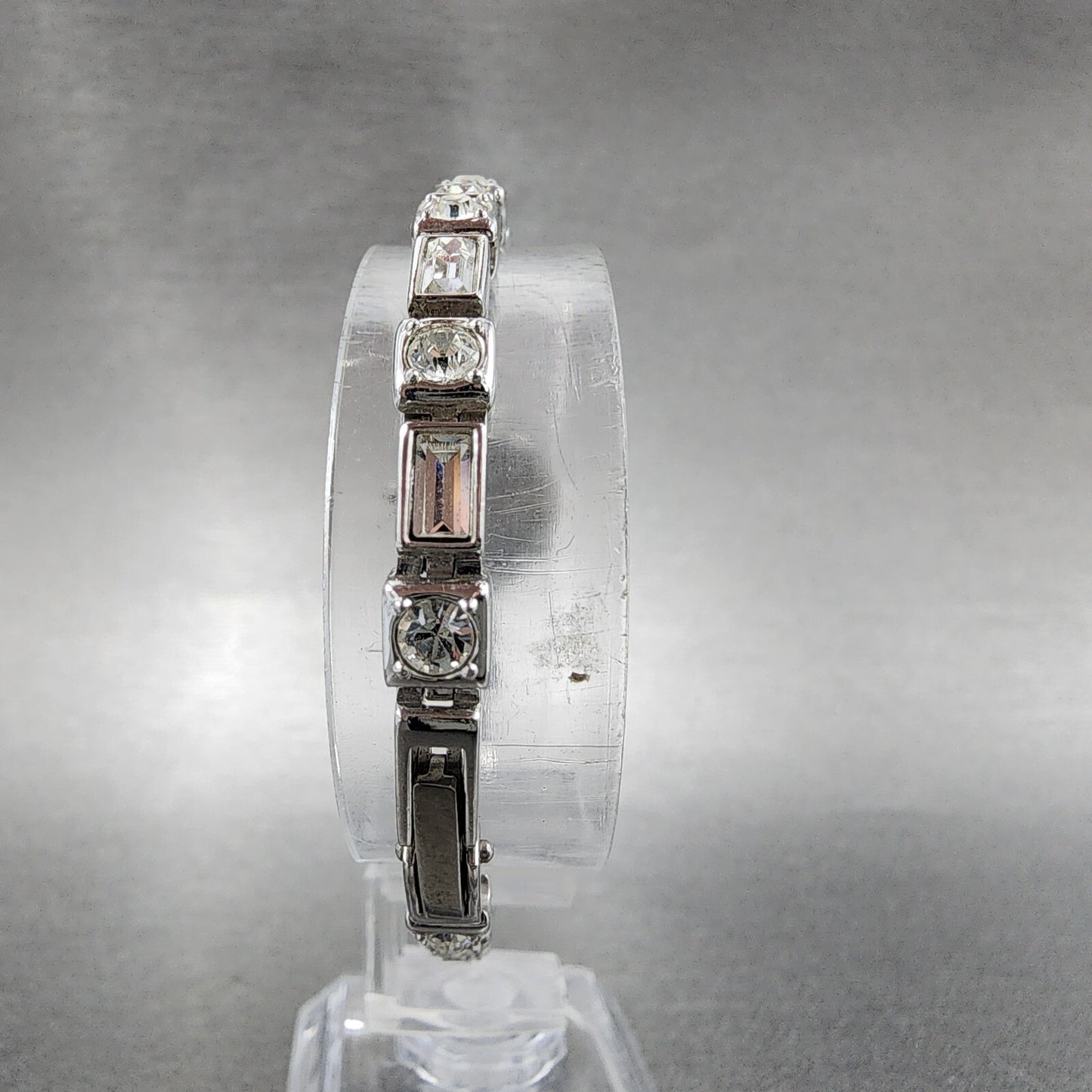 Bulova Crystal Watch Women 17mm Silver Dial Silver Tone Oval 96T49 New Batt7