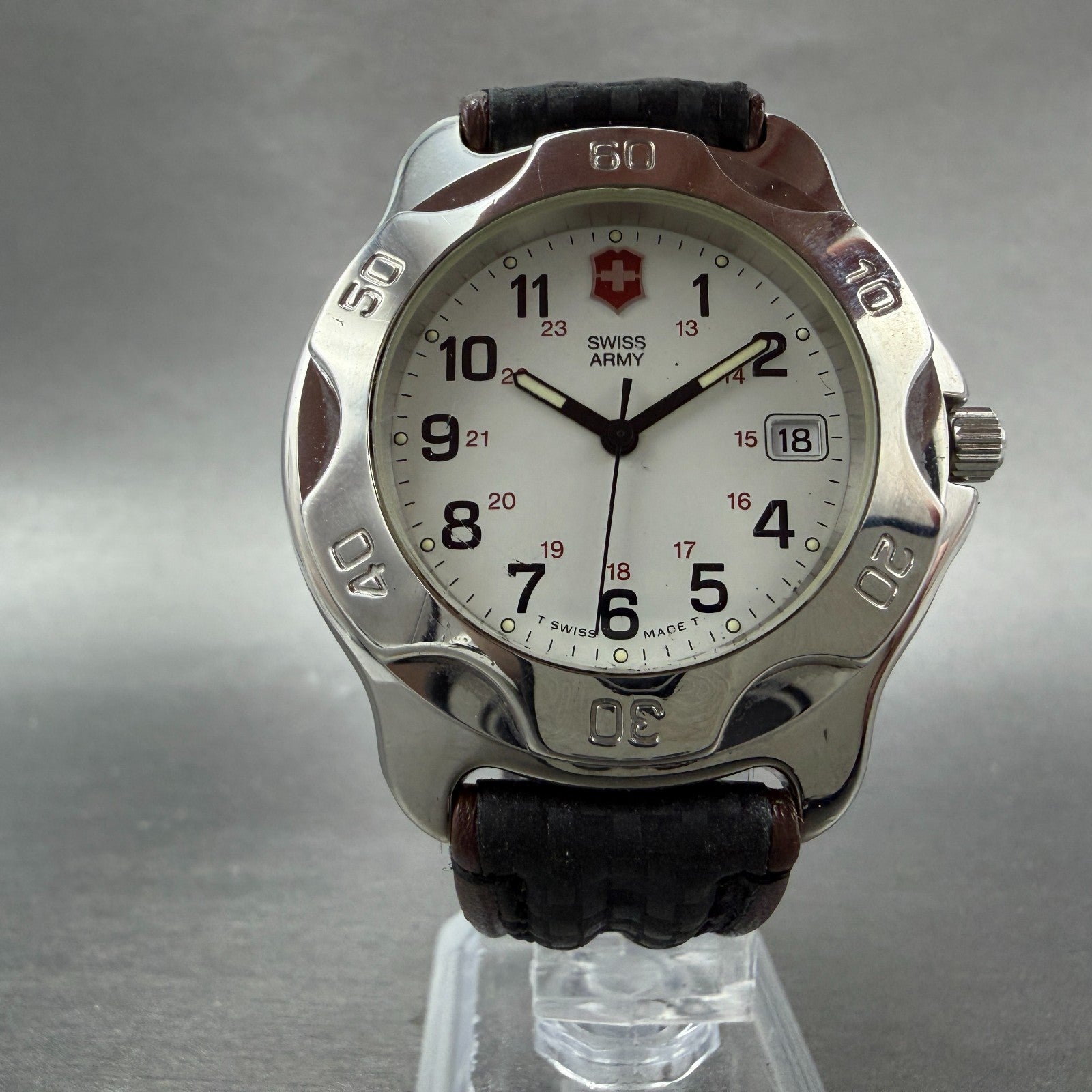 Victorinox Swiss Army Officer Watch Men 39mm White Dial Silver Date Round PARTS6