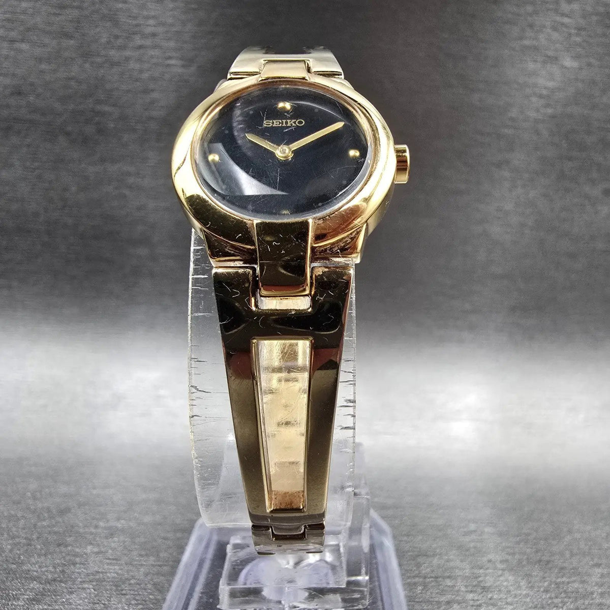 Seiko Watch Women 20mm Black Dial Gold Round Bangle 1N00-0GM0 New Battery6