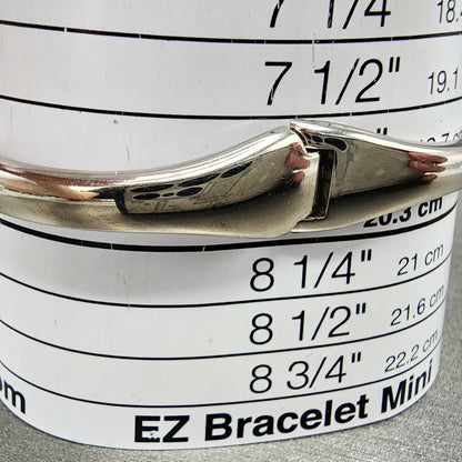 Citizen Q&Q Flower Watch Women 25mm Silver Dial Silver Tone Bangle New Battery