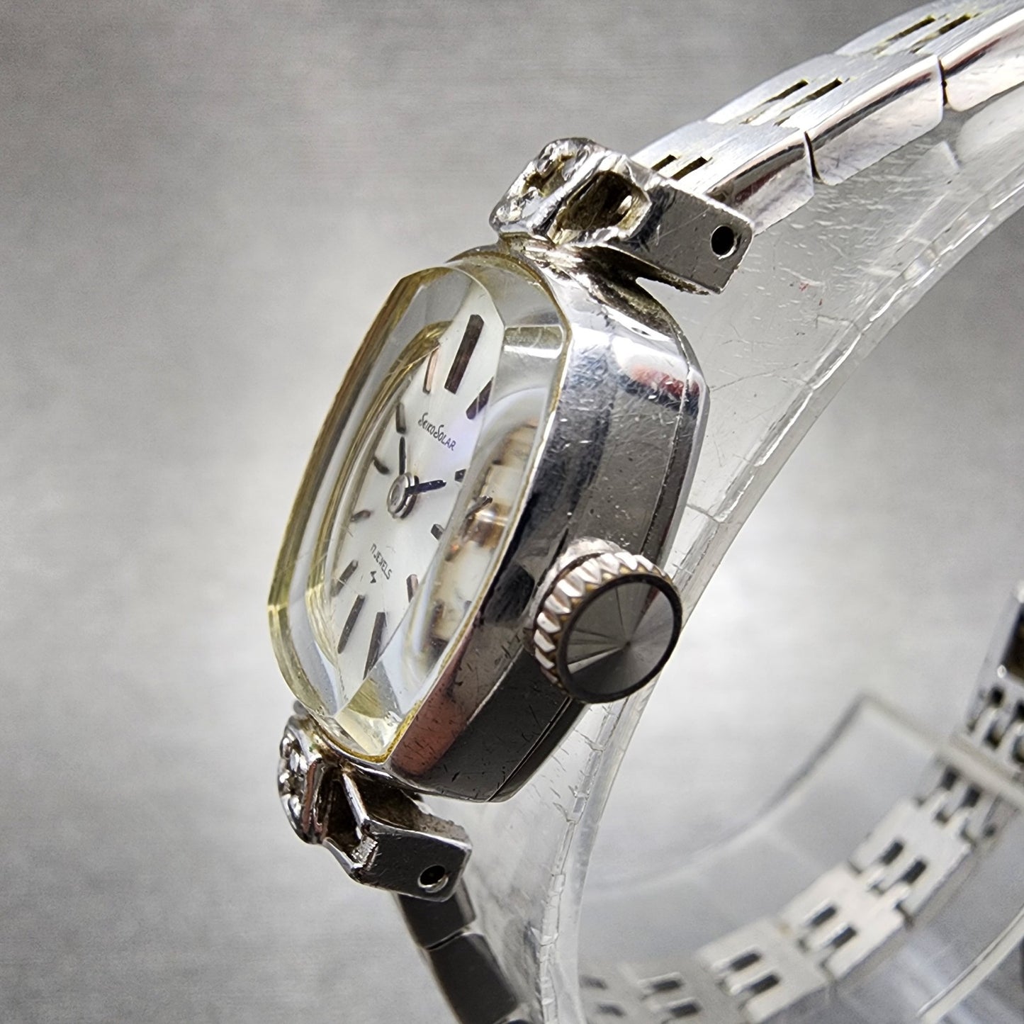Seiko Solar Watch Women 15mm White Dial White Gold Plated Diamonds Manual Wind2