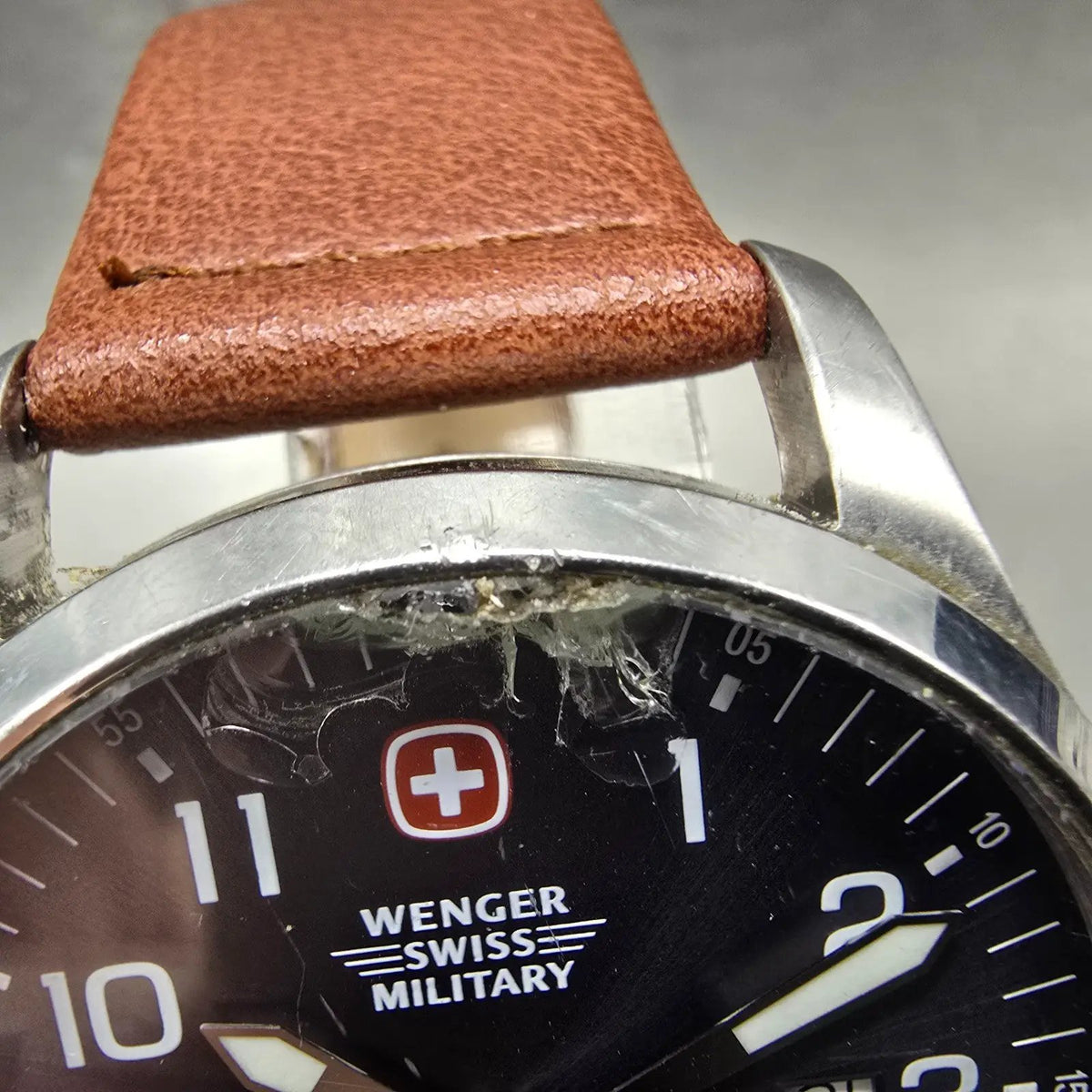 Wenger Swiss Military Terragraph Watch Men 42mm Gray Dial Steel Date New Battery2