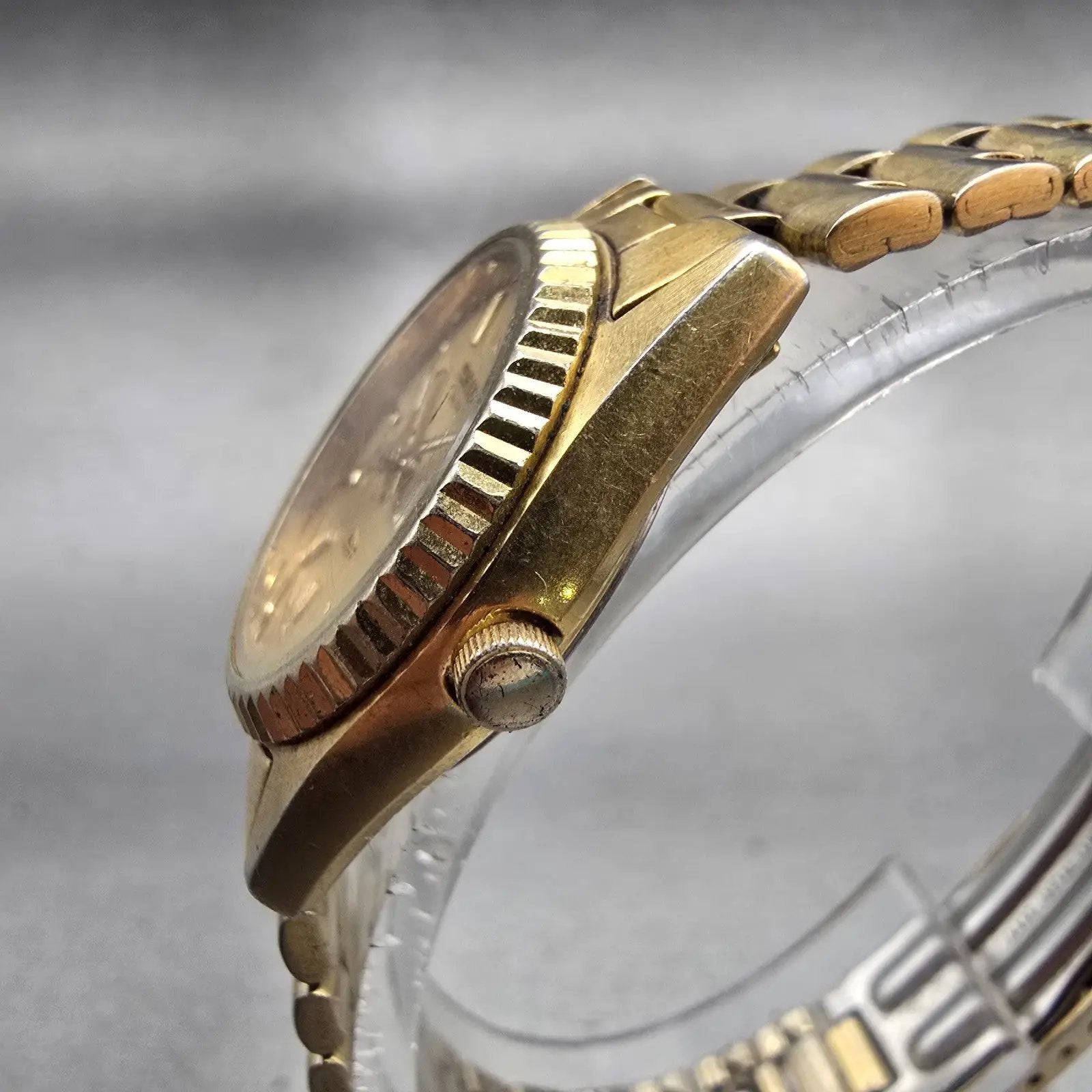 Seiko SQ Watch Women 24mm Gold Dial Gold Tone Daydate Round 3E23-0A60 New Batt2