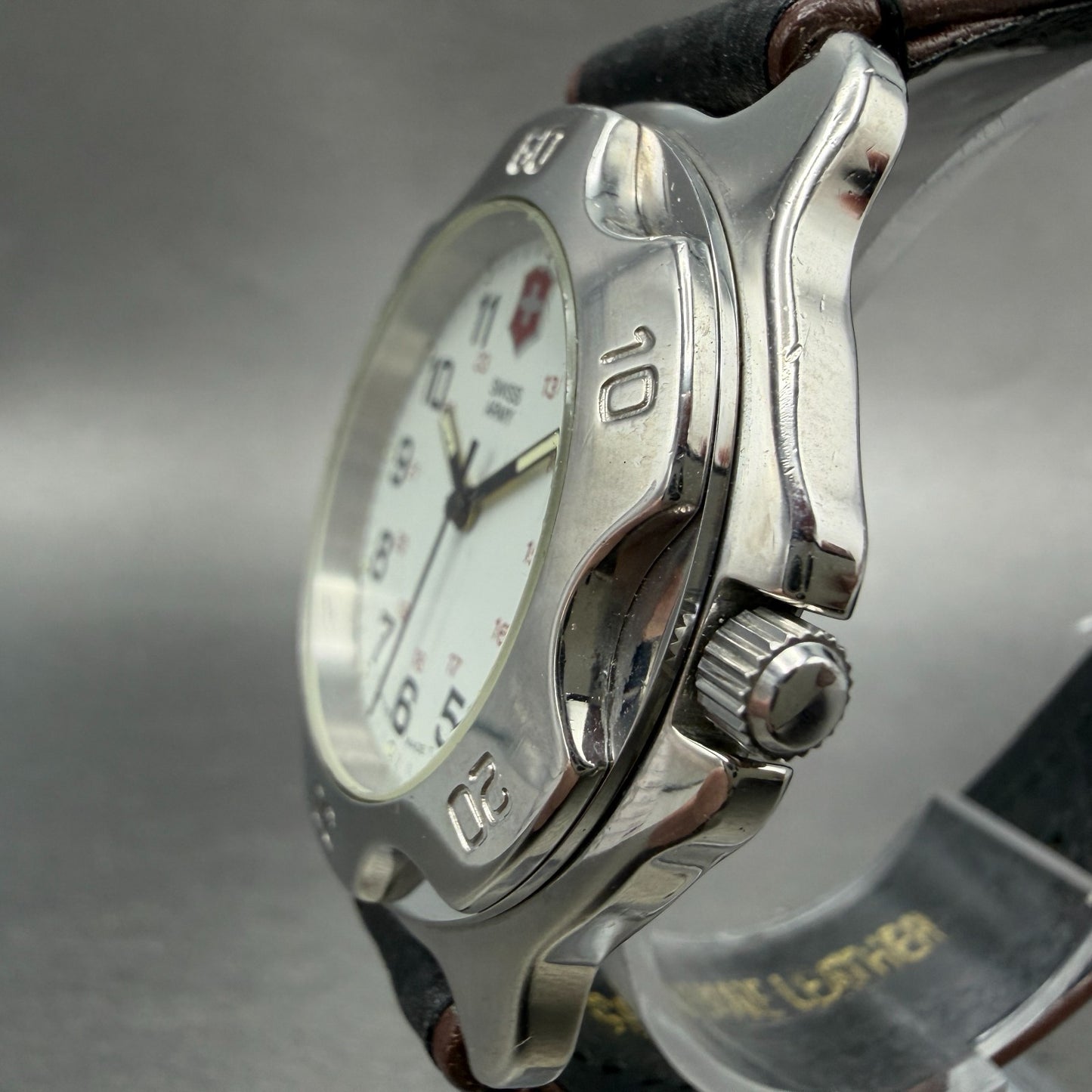 Victorinox Swiss Army Officer Watch Men 39mm White Dial Silver Date Round PARTS3