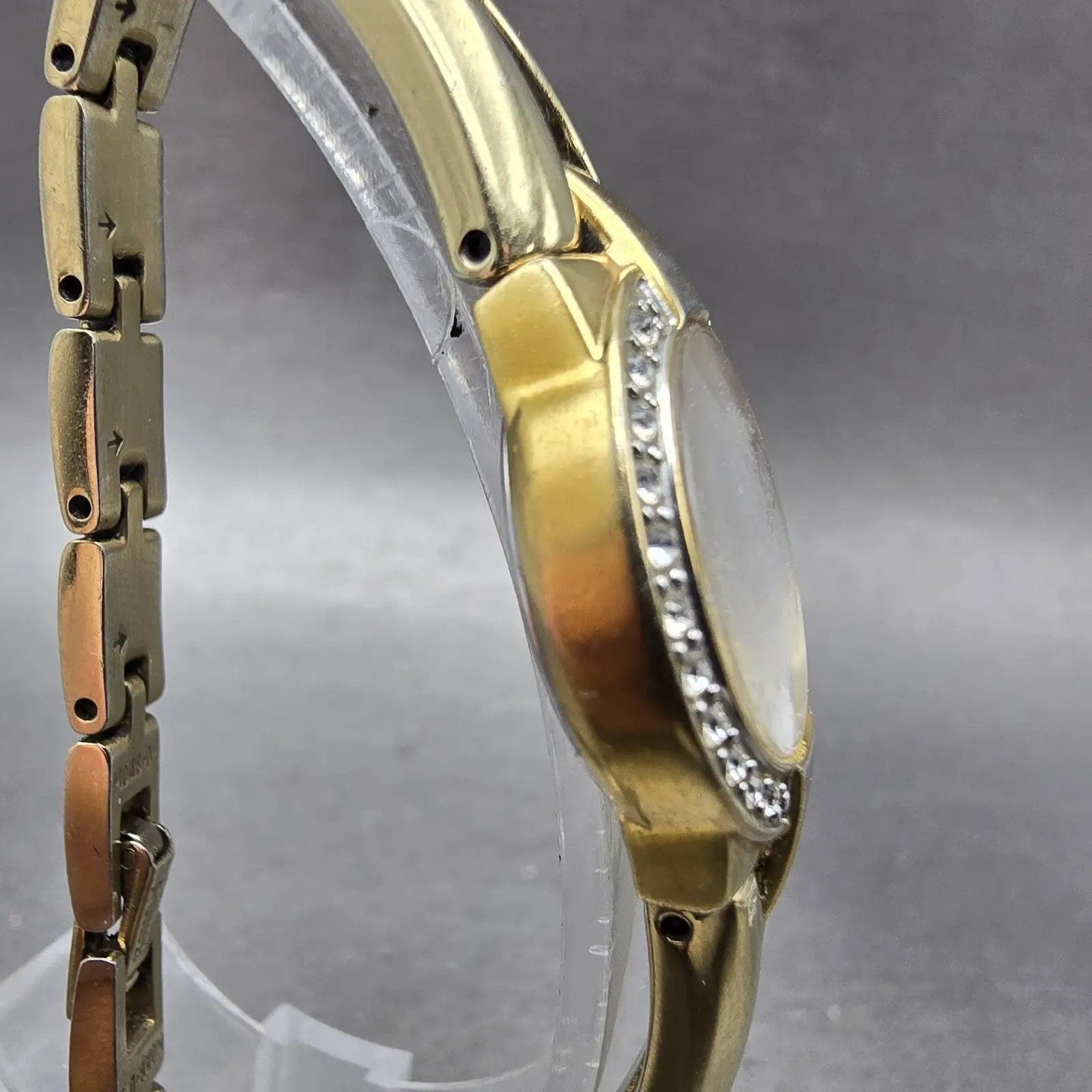 Seiko Solar Watch Women 22mm MOP Dial Gold Tone Round V115-0AW0 Runs Crystals JH4