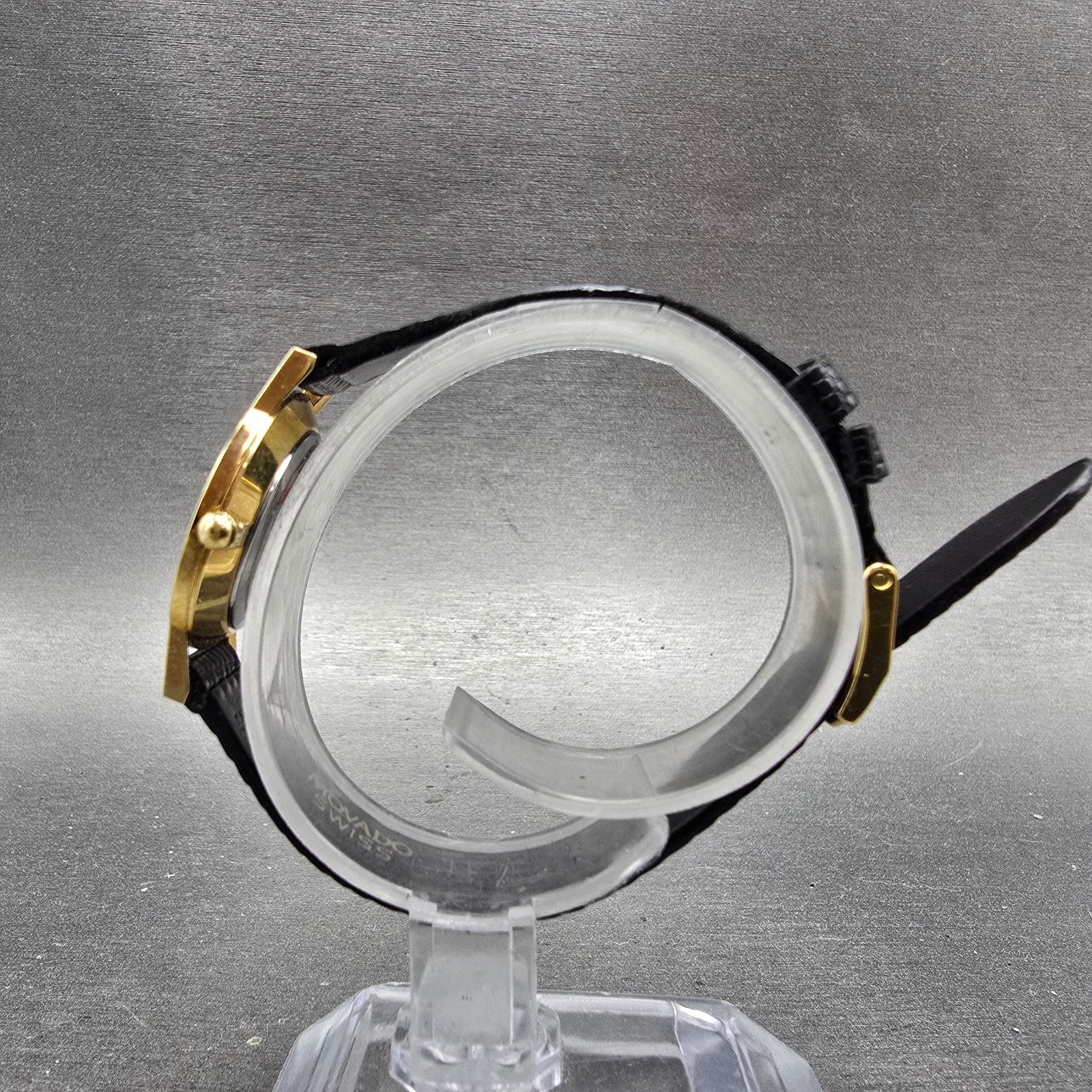 Movado Museum Watch Women 25mm Black Dial Gold Tone Round 87.A1.832 New Battery6