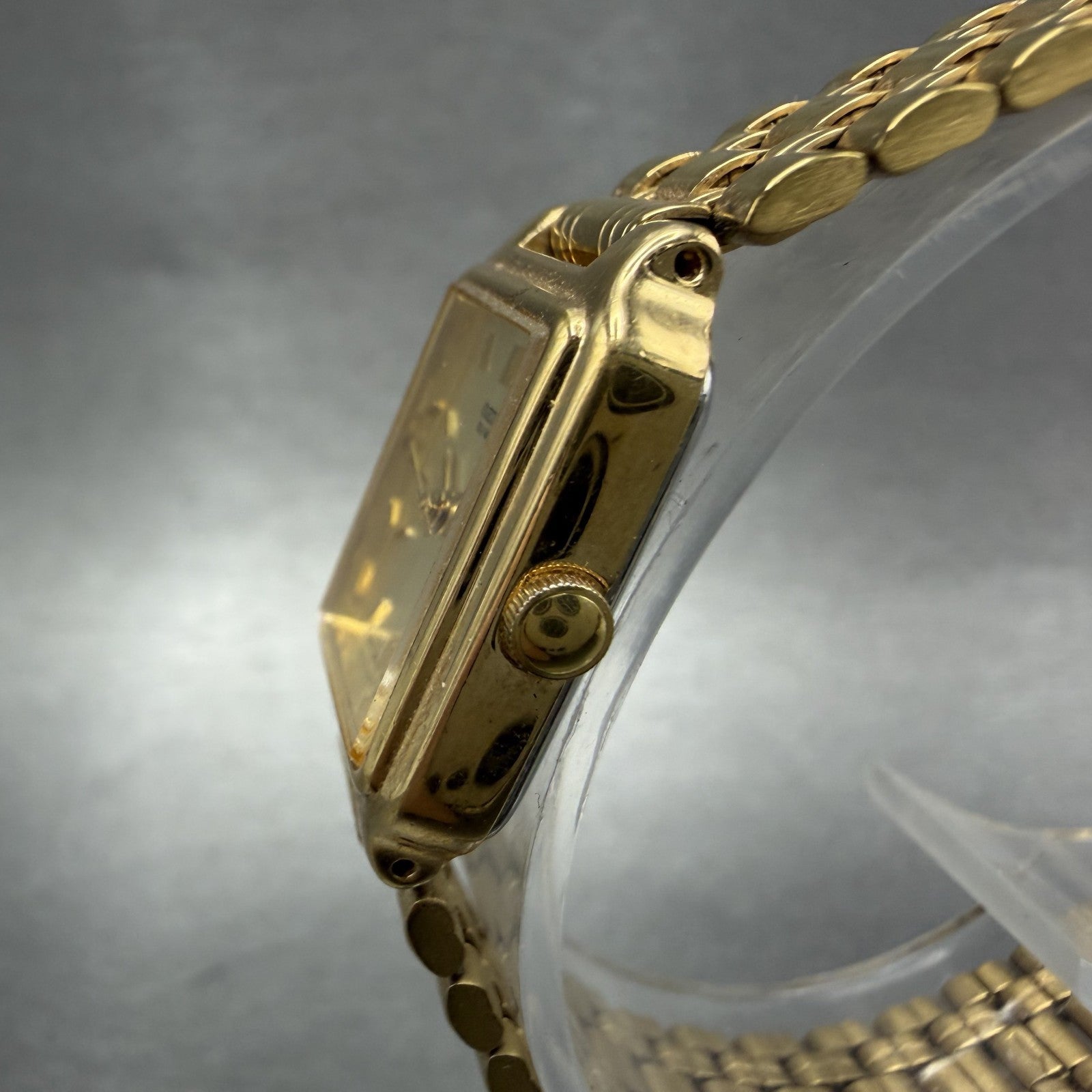 Seiko Tank Watch Women 18mm Champagne Dial Gold Tone Rectangle V401-5129 NewBatt2
