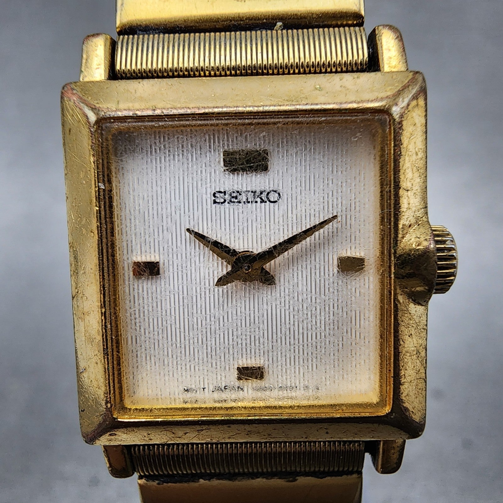 Seiko Tank Watch Women 20mm White Dial Gold Tone Square V4006530 New Battery1
