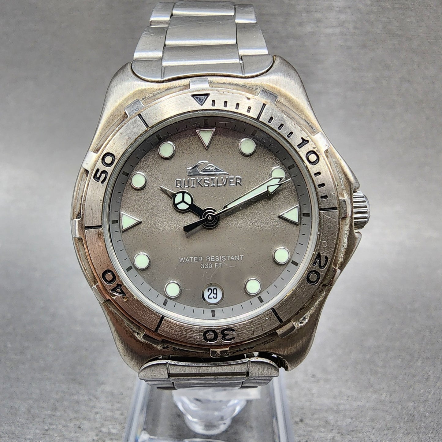 QuikSilver Dive Watch Men 35mm Gray Dial Silver Tone Date Round QS221 New Batt0