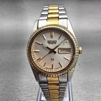 Seiko SQ Watch Women 24mm Silver Dial Two Tone Daydate Round 3E23-0A69 New Batt0