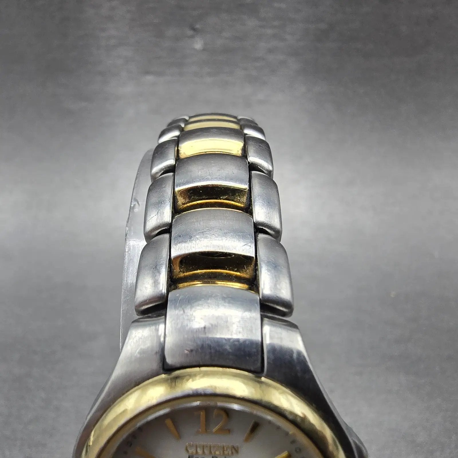Citizen Eco-Drive Watch Women 25mm White Dial Two Tone Date E011-S039967 Runs4