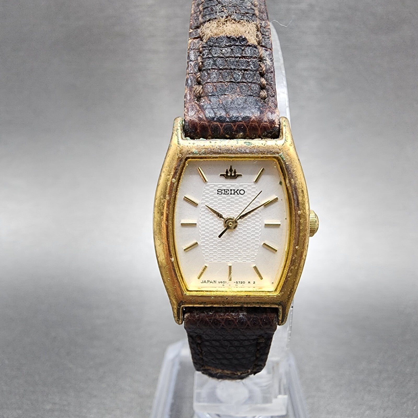 Seiko Watch Women 19mm White Dial Gold Tone Rectangle V4015810 New Battery0