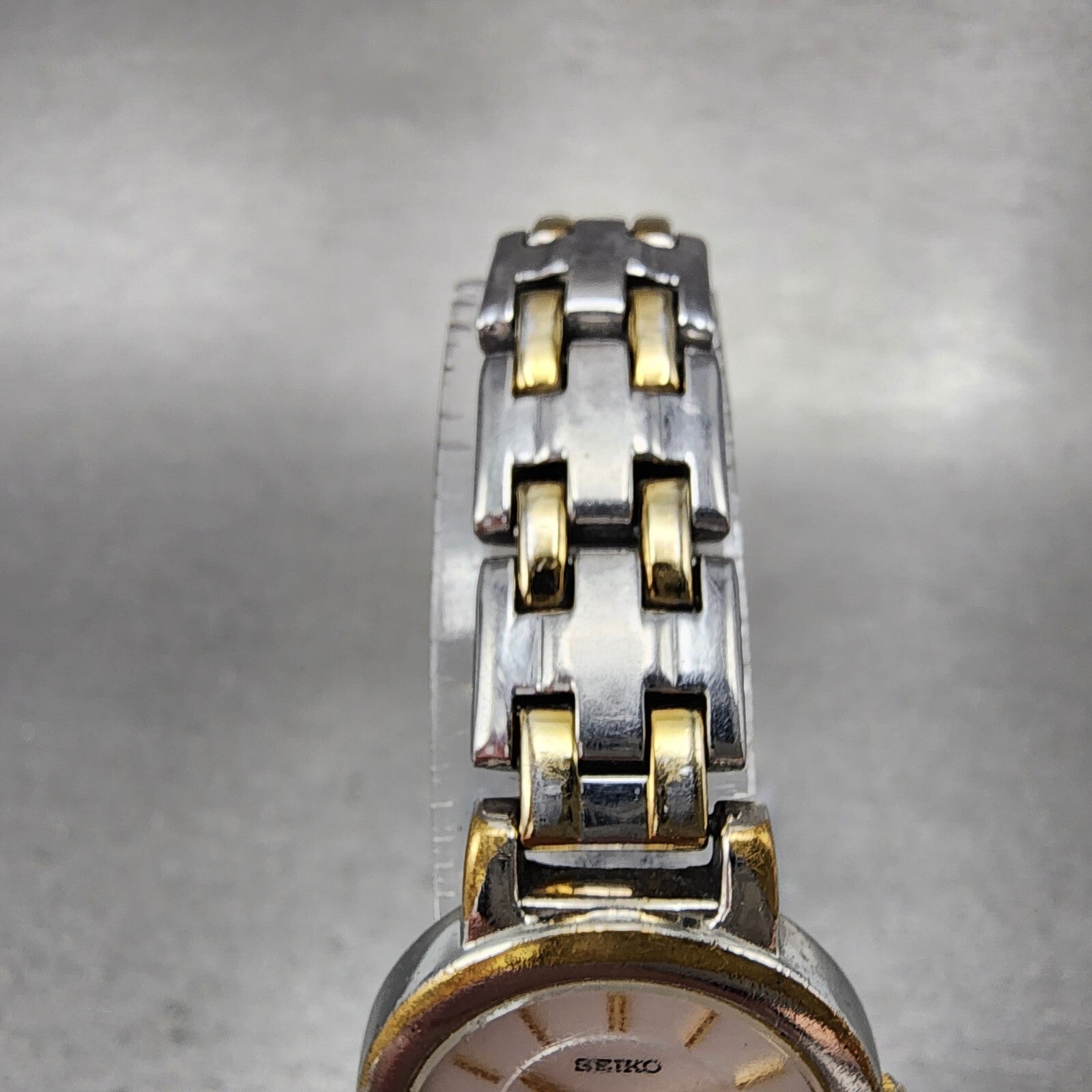 Seiko Watch Women 24mm White Dial Two Tone Round 1N001E19 New Battery A1234