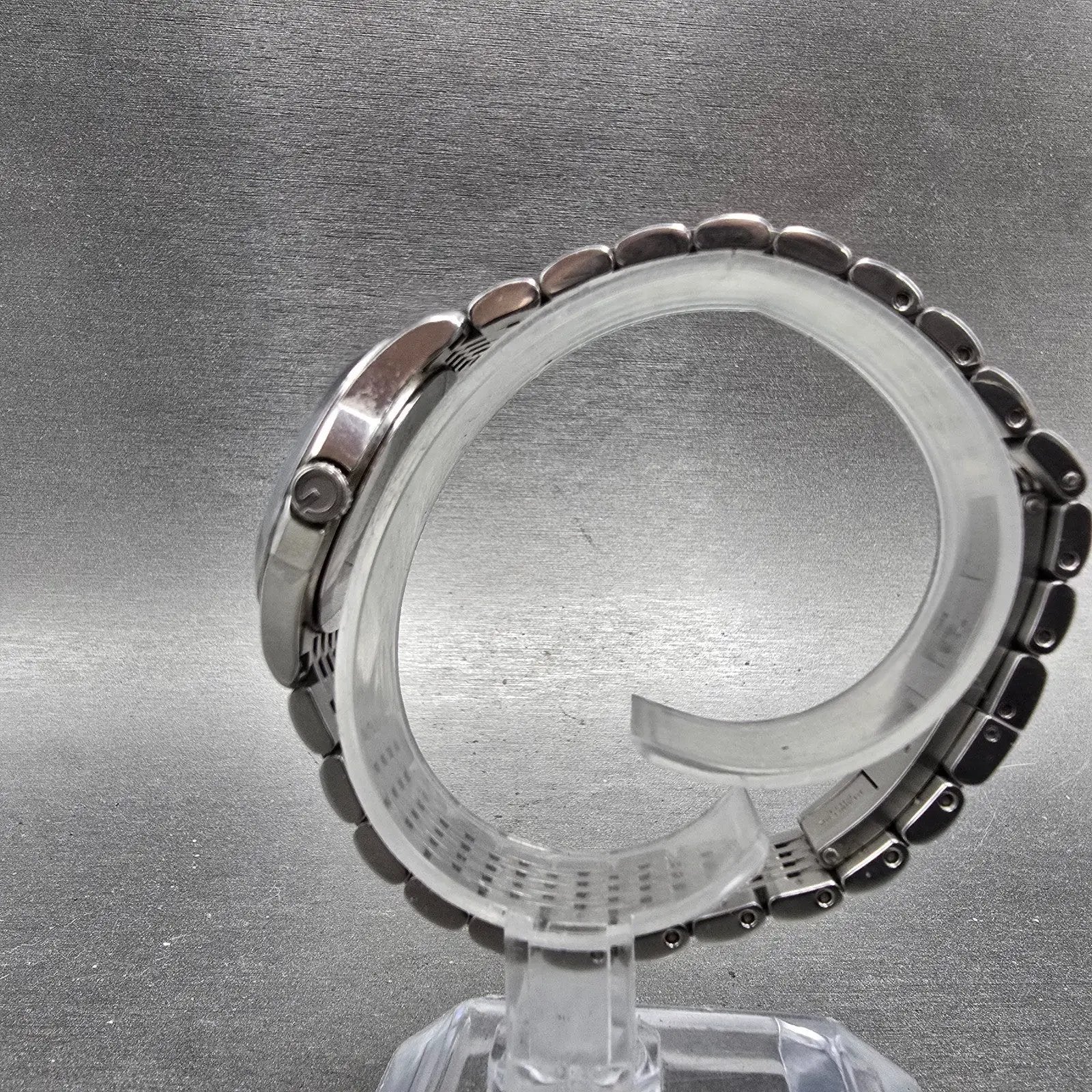 Gucci Watch Women Silver Dial Stainless Steel Date Round 126.5 New Battery6