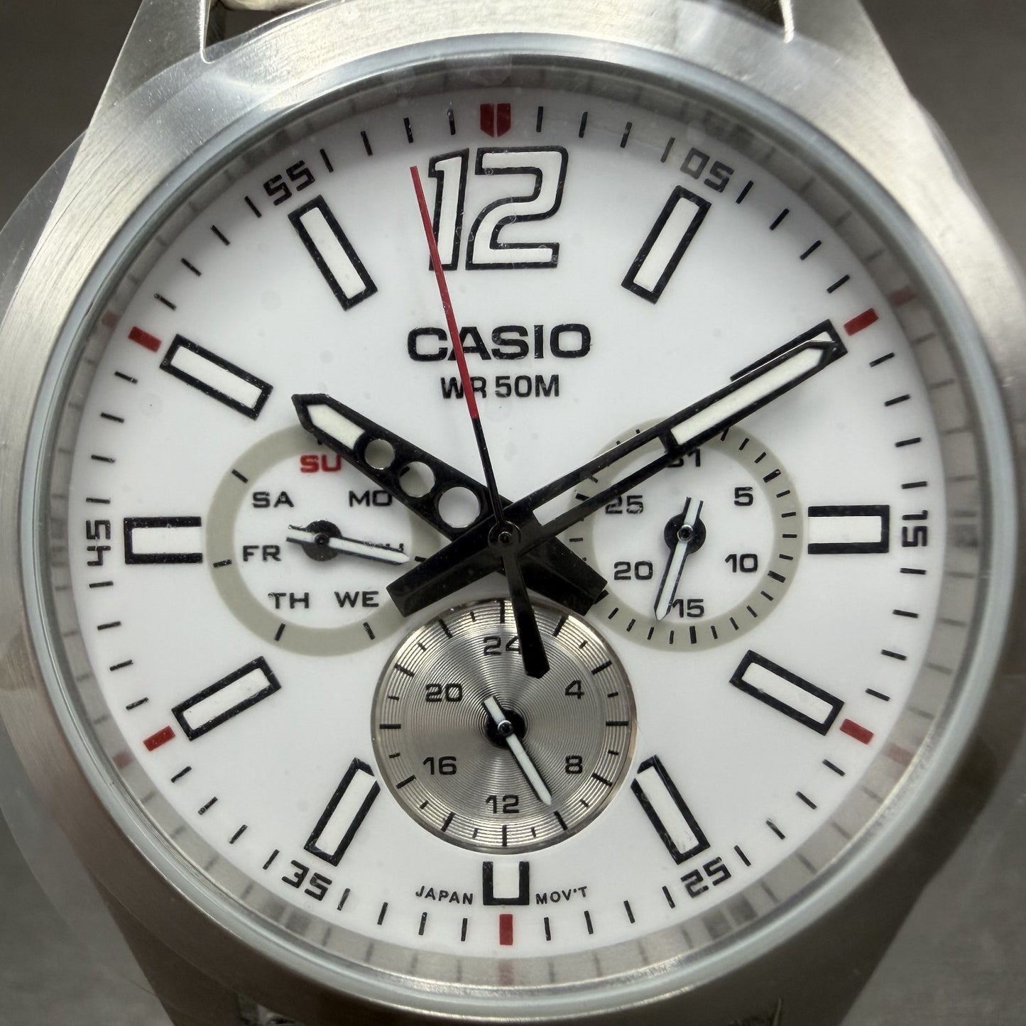 Casio MTP-E350 Watch Men 39mm White Dial Silver Tone Daydate Metal Bracelet1