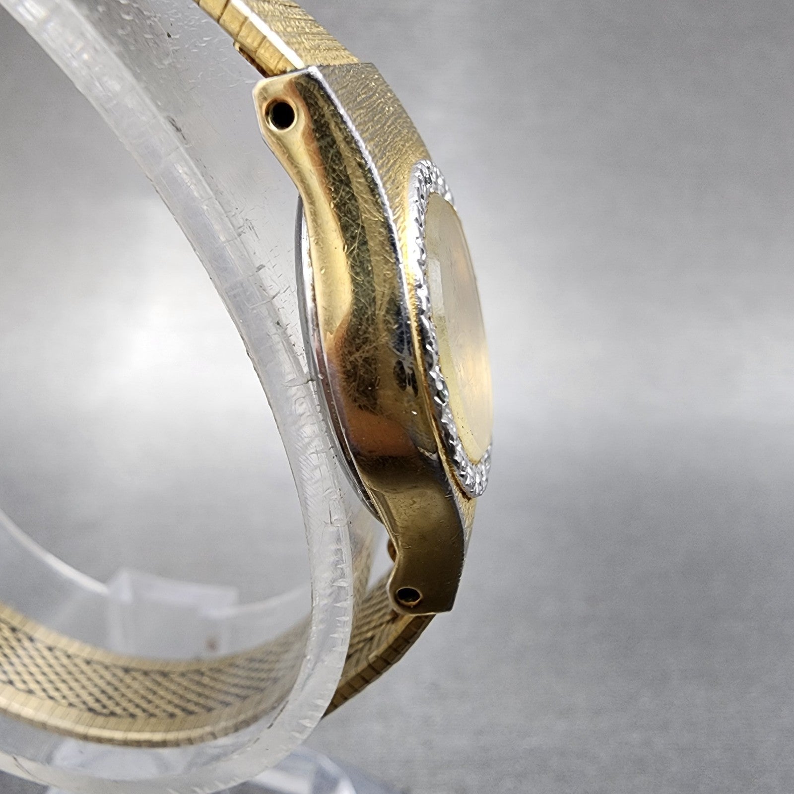 Citizen CQ Watch Women 17mm Champagne Dial Gold Tone 3220324196 New Battery3