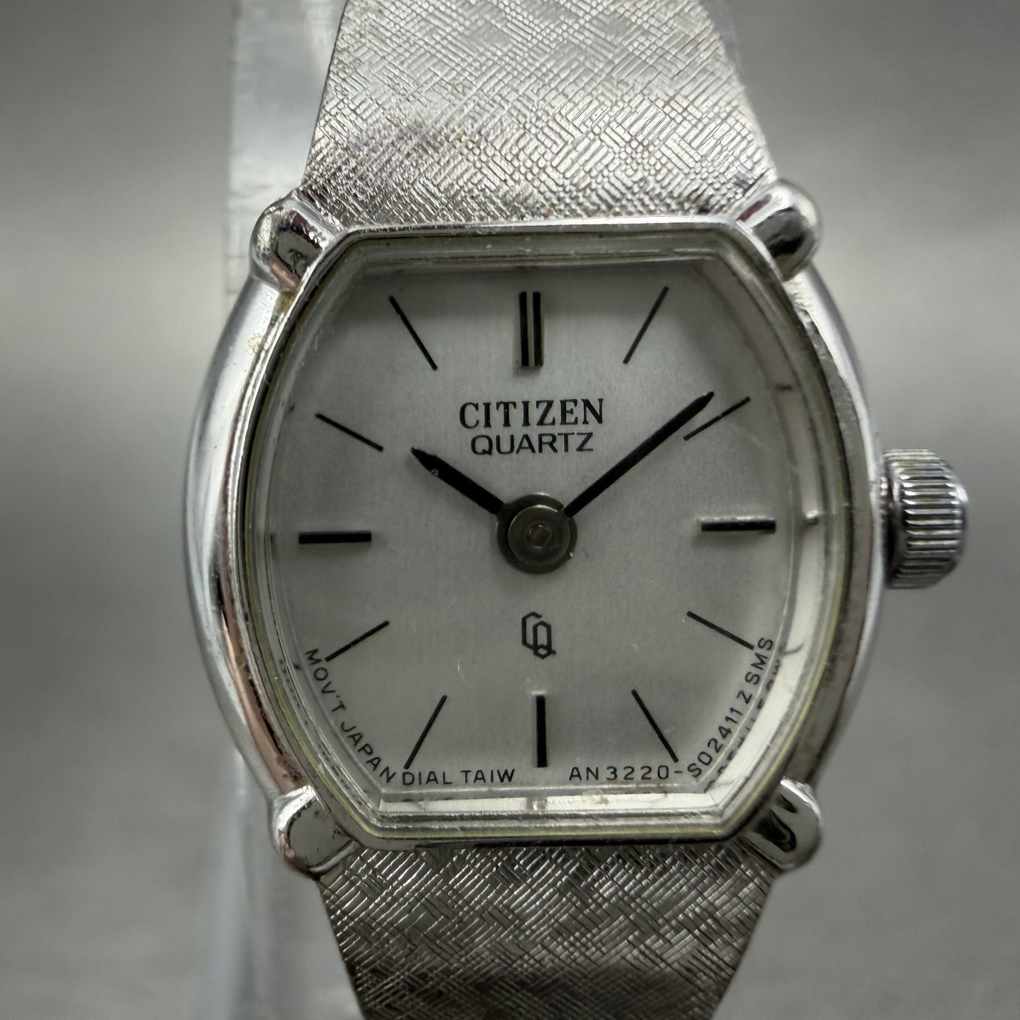 Citizen CQ Watch Women 17mm Silver Dial Silver Tone Round New Battery VTG1