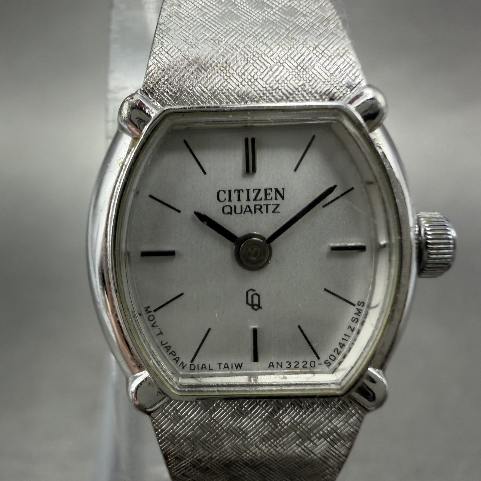 Citizen CQ Watch Women 17mm Silver Dial Silver Tone Round New Battery VTG1