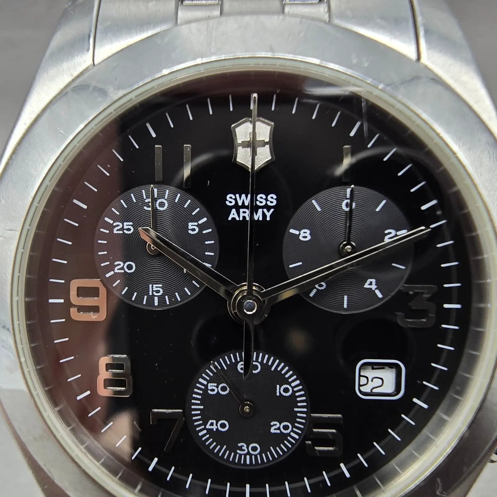 Victorinox Swiss Army Alliance Chronograph Watch Men 40mm Black Dial Steel Runs1
