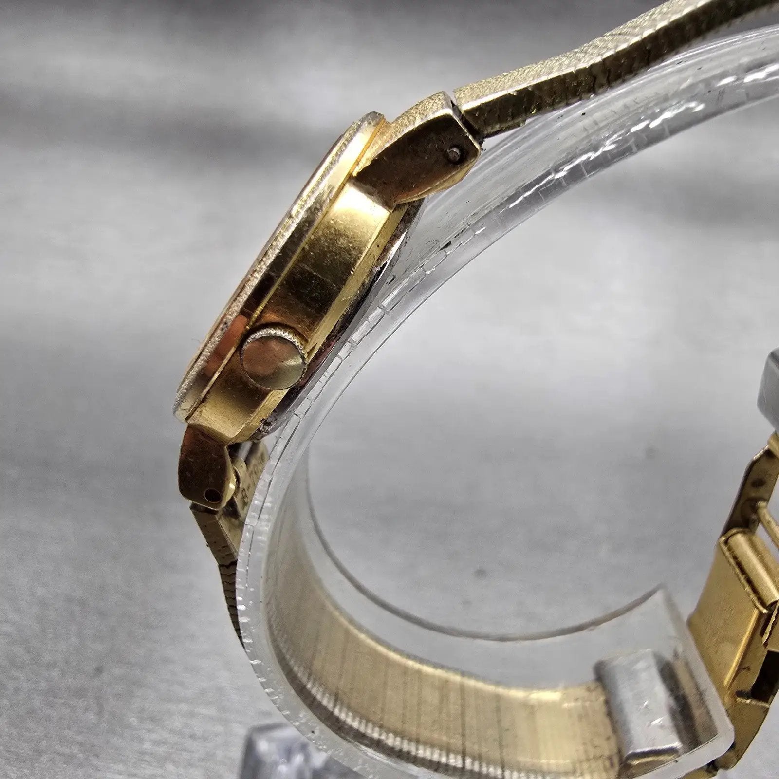 Seiko Watch Women 21mm Gold Dial Gold Tone Round 2320-0058 New Battery Vintage2