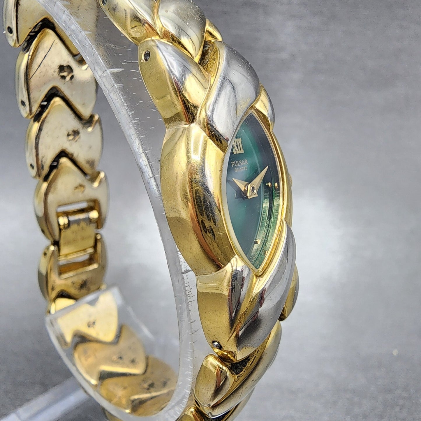 Pulsar Watch Women 17mm Green Dial Gold Tone Oval V8106250 New Battery3