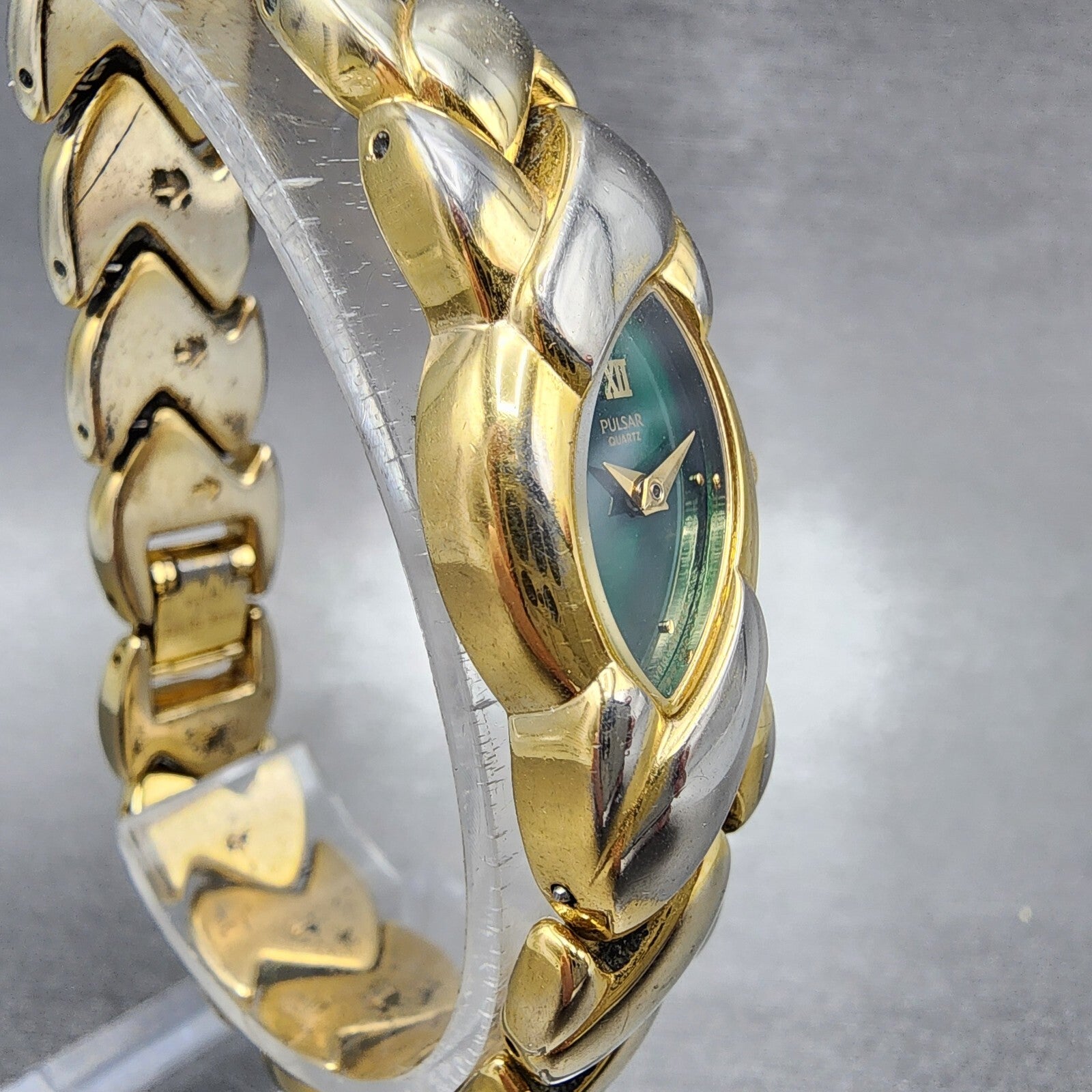 Pulsar Watch Women 17mm Green Dial Gold Tone Oval V8106250 New Battery3