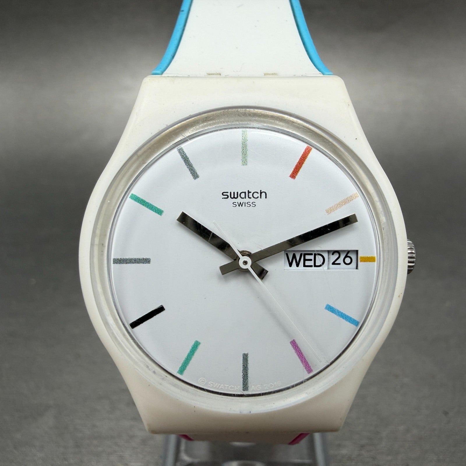 Swatch Edgyline Watch Men 34mm White Dial White Tone Daydate GW708 New Battery0