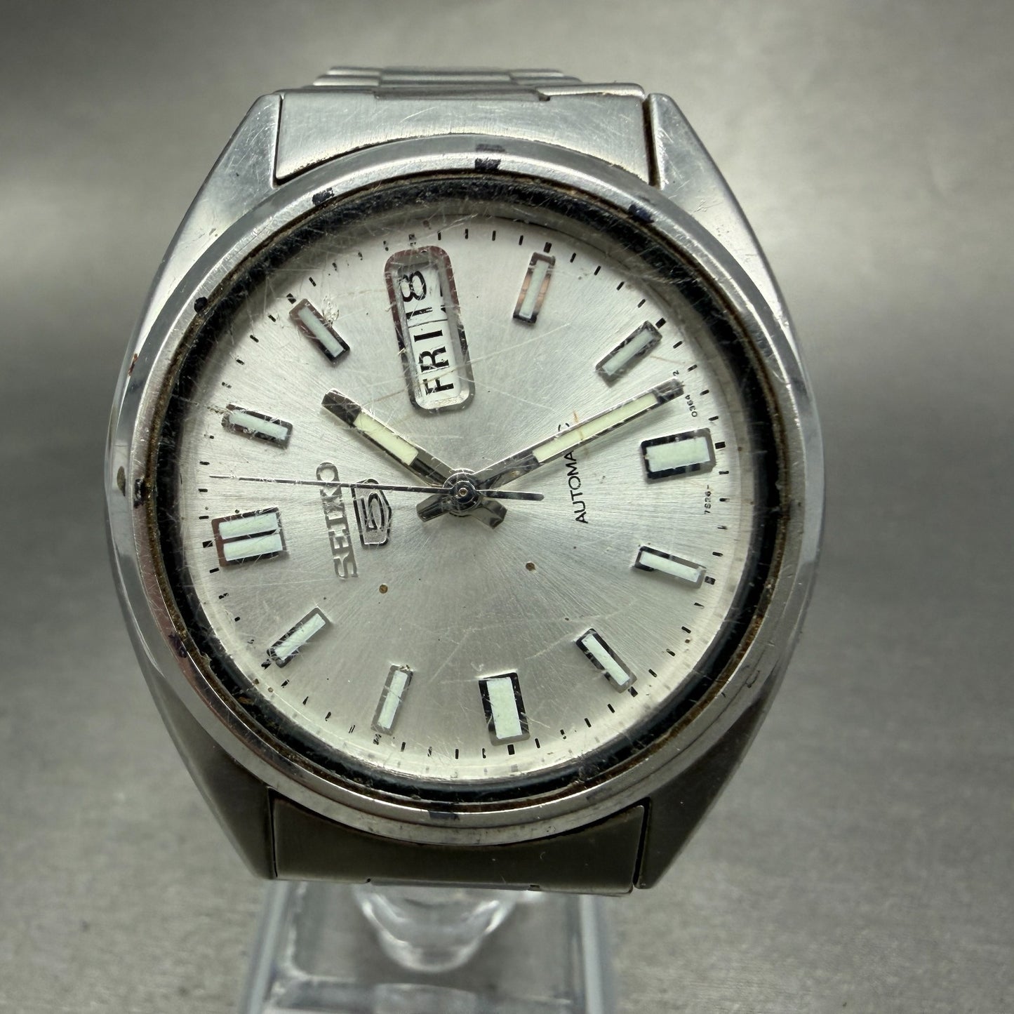 Seiko 5 Automatic Watch Men 37mm Silver Dial Silver Tone Daydate 7S26-3040 PARTS0