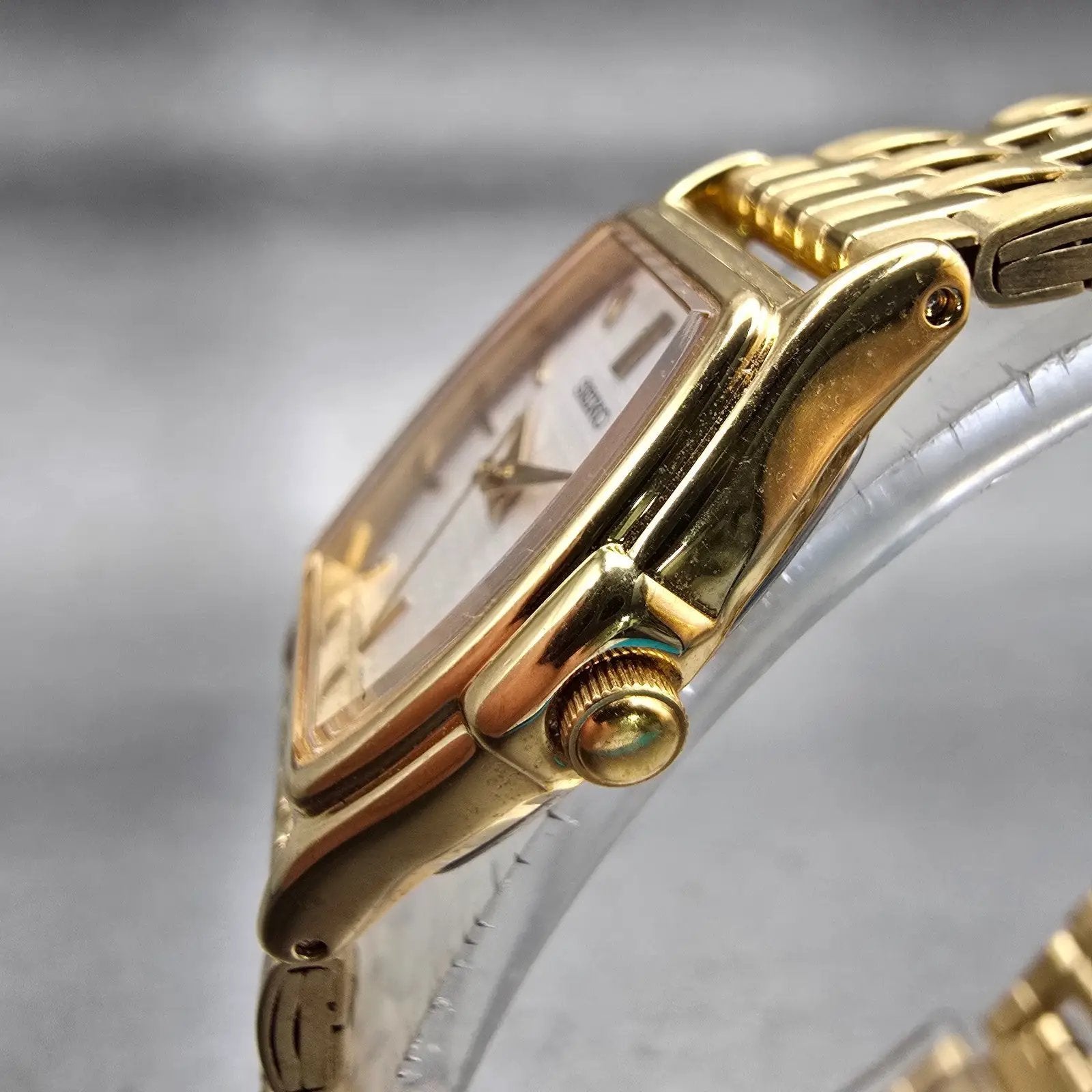 Seiko Watch Women 20mm Silver Dial Gold Tone Oval V401-6250 New Battery Vintage2