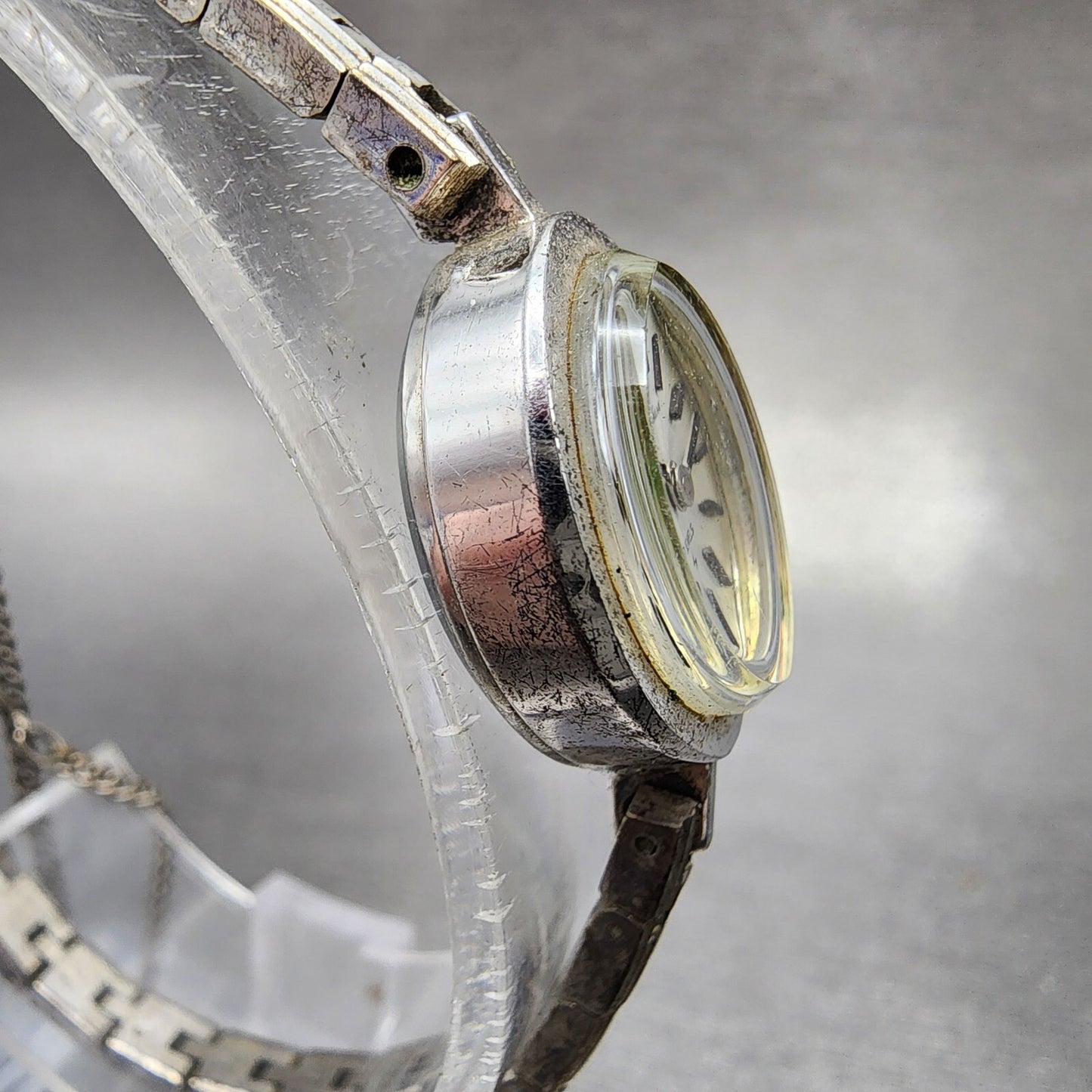 Seiko Solar Watch Women 14mm White Dial Silver Tone Round 1081903