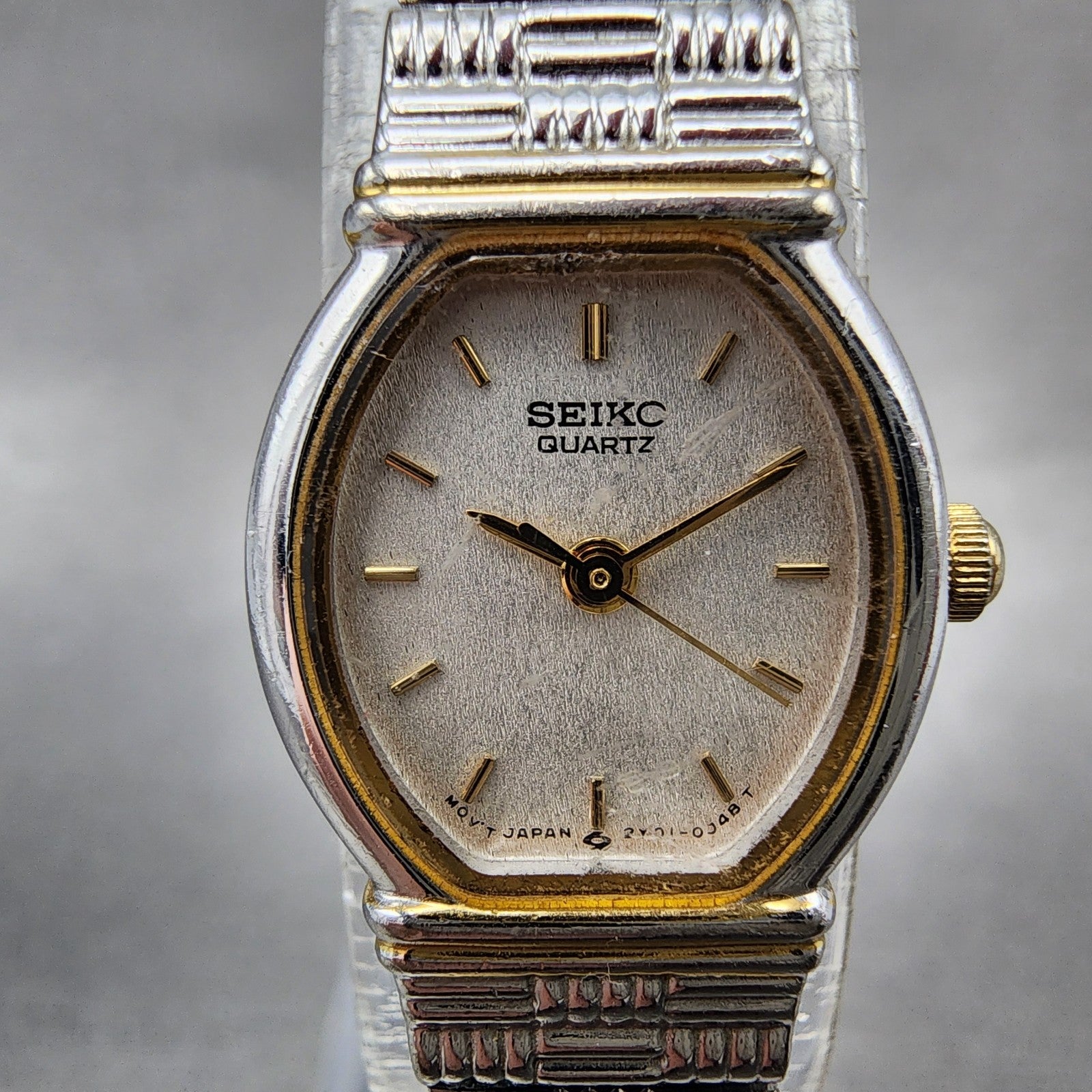 Seiko Watch Women 17mm White Dial Two Tone Oval 2Y015C09 New Battery VTG1