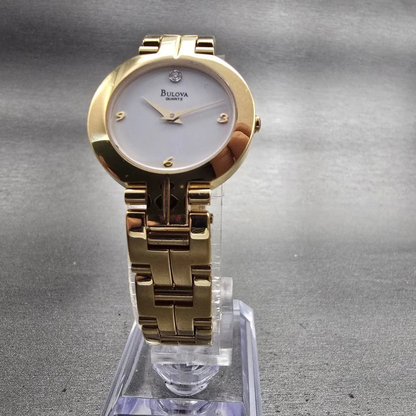 Bulova Watch Women 25mm White Dial Gold Tone Diamond Round 97P29 New Battery5