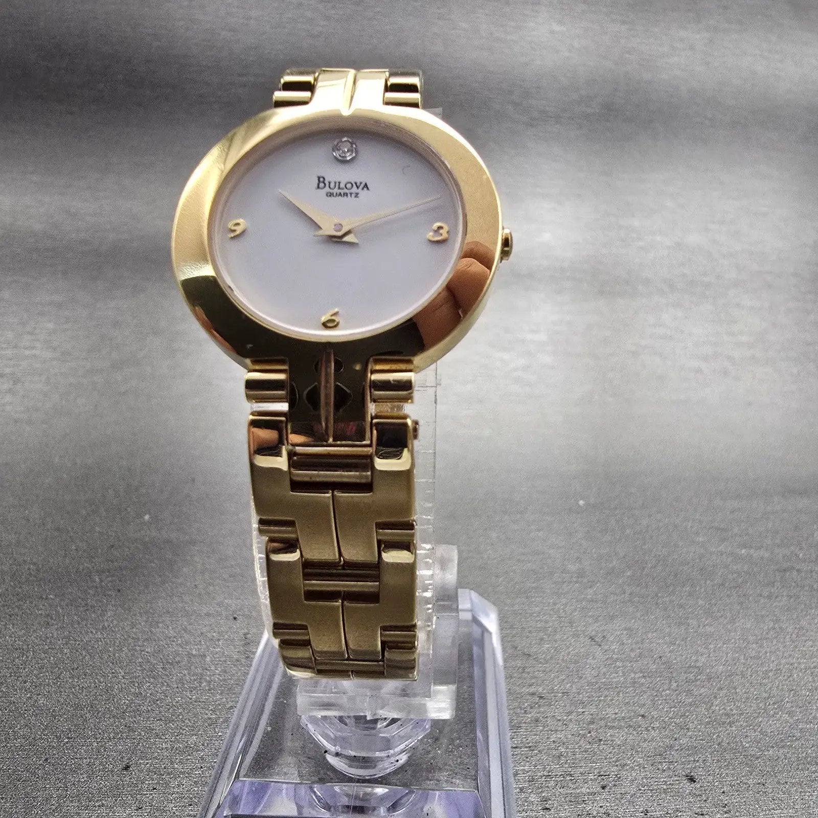 Bulova Watch Women 25mm White Dial Gold Tone Diamond Round 97P29 New Battery5