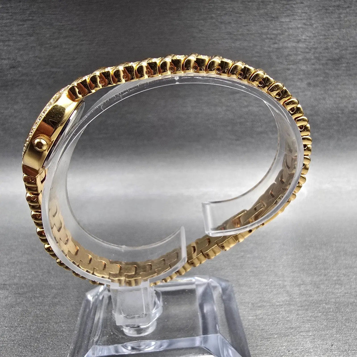 Bulova Watch Women 17mm White Dial Gold Tone Oval Gemmed 97V23 New Battery6