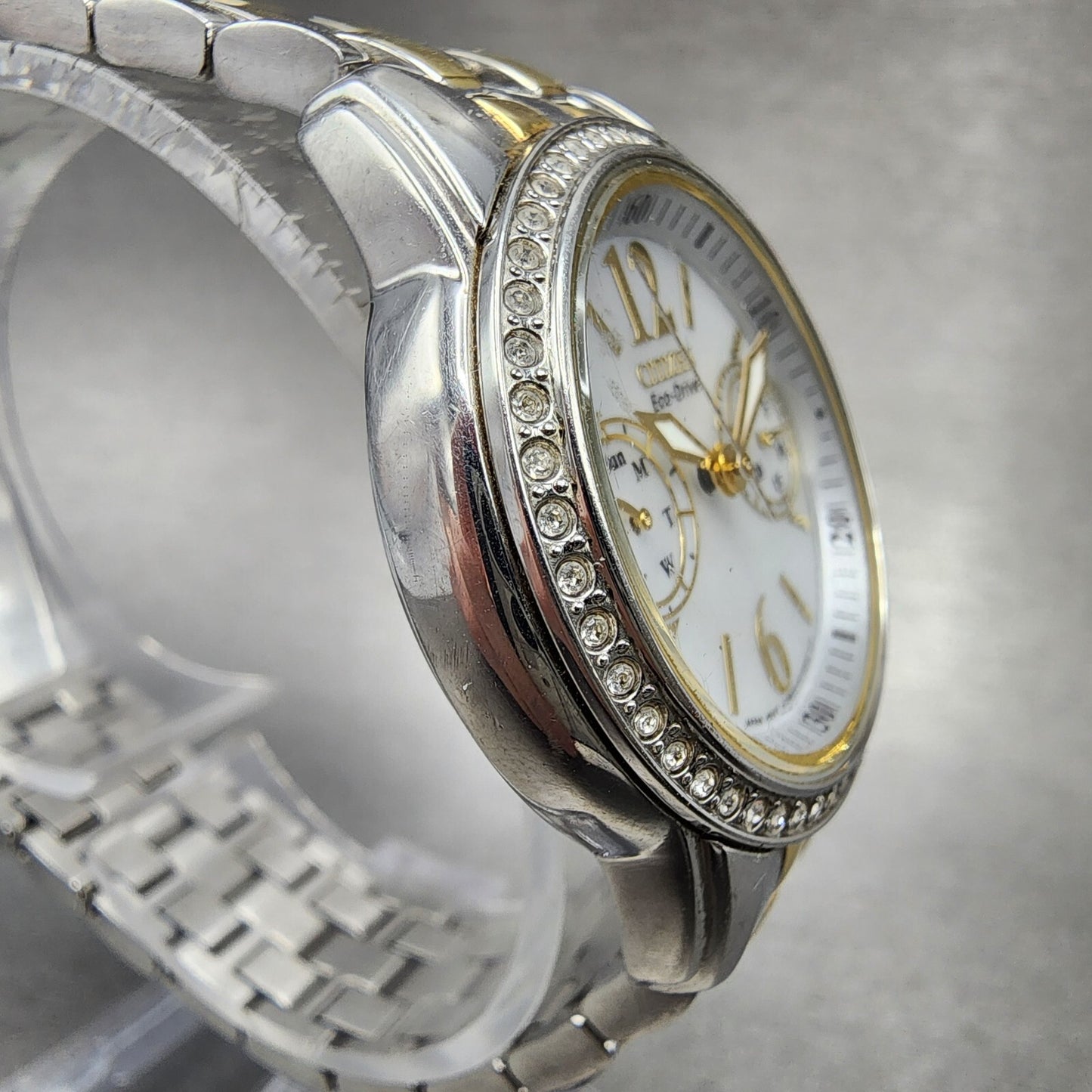 Citizen EcoDrive Watch Women 32mm MOP Dial Two Tone Daydate Round 8635 Runs3