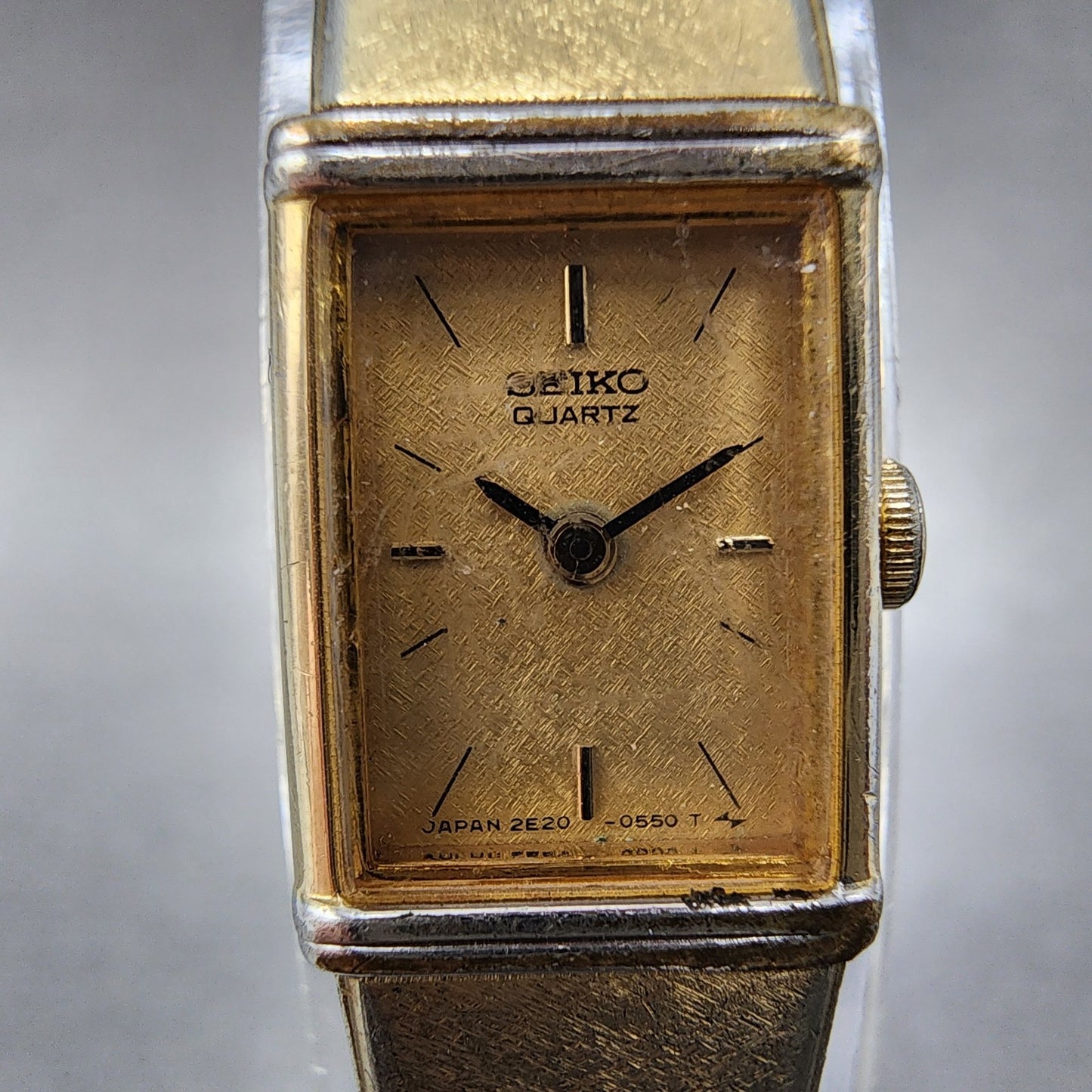 Seiko Tank Watch Women 12mm Champagne Dial Gold Tone 2e205400 New Battery1